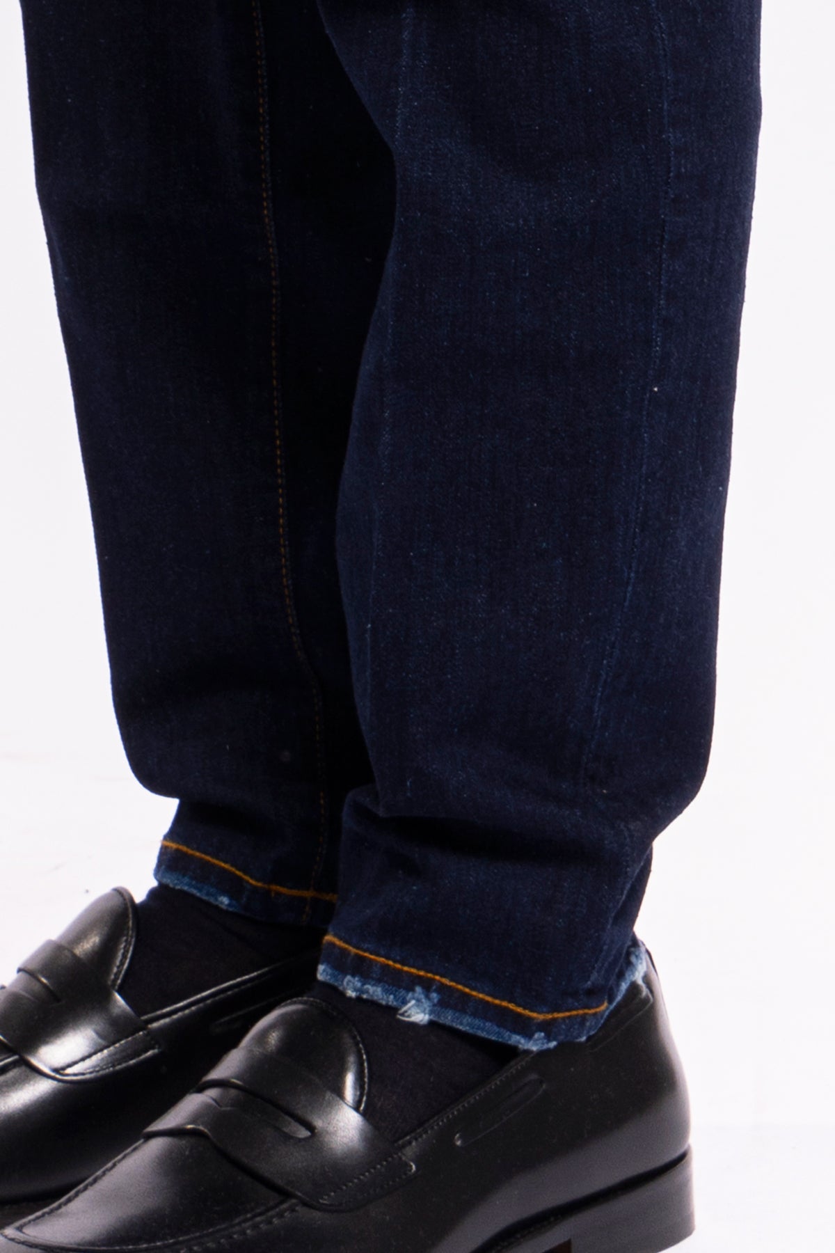Jeans da uomo lavaggio zero tasca america con lievi rotture vestibilità slim cuciture in contrasto leggermente elasticizzato