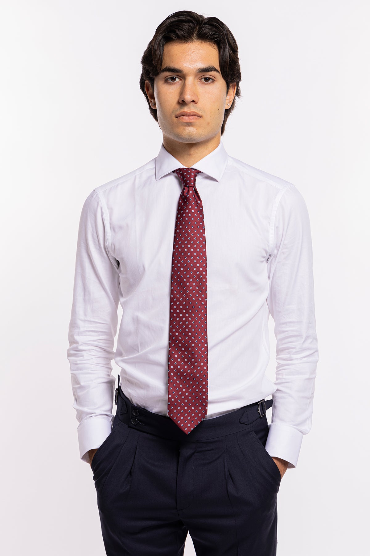 Cravatta uomo bordeaux 9cm in seta fantasia fiorellini bianchi da cerimonia elegante