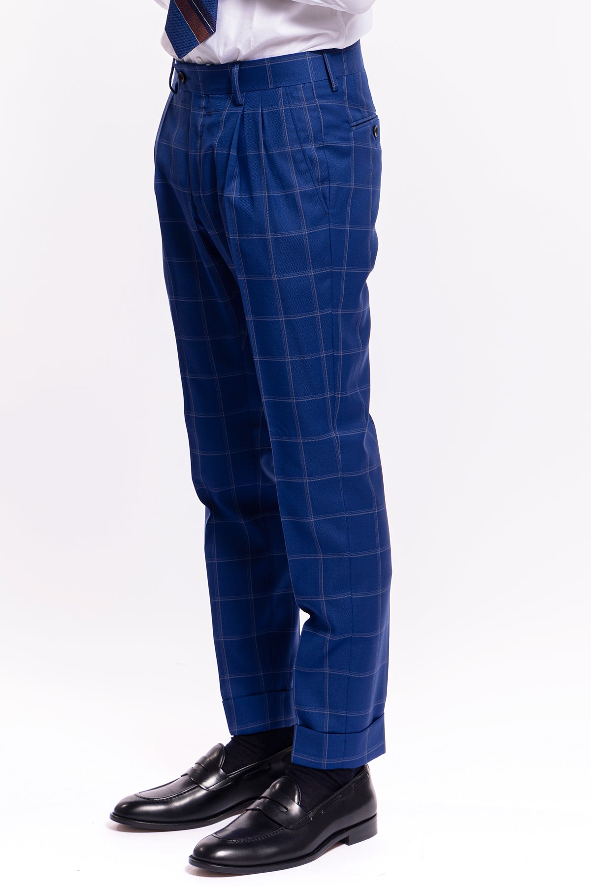 Pantalone uomo vita alta royal blu fantasia quadri bianchi fresco lana Bristol Tessuti con doppia pinces e risvolto