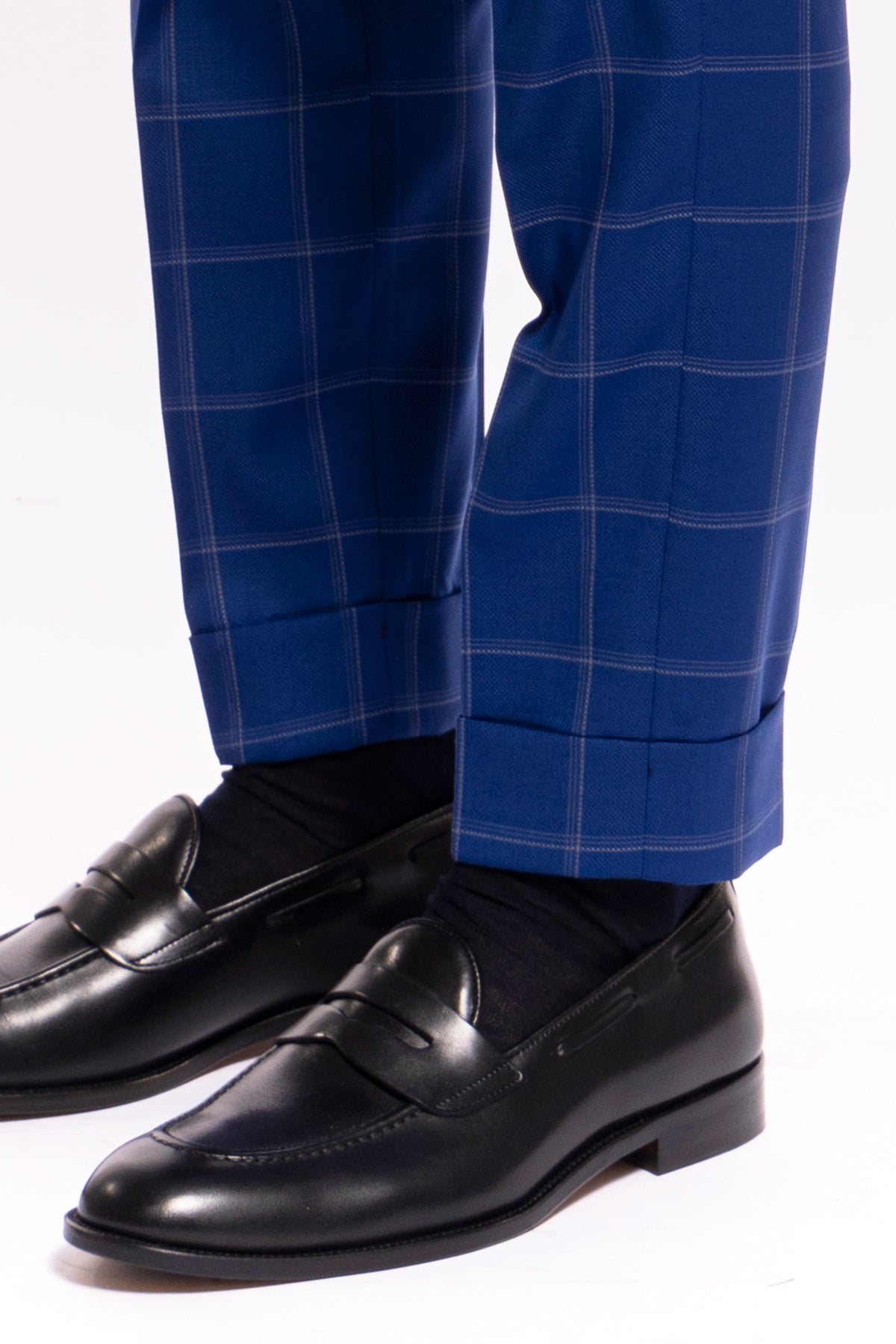Pantalone uomo vita alta royal blu fantasia quadri bianchi fresco lana Bristol Tessuti con doppia pinces e risvolto