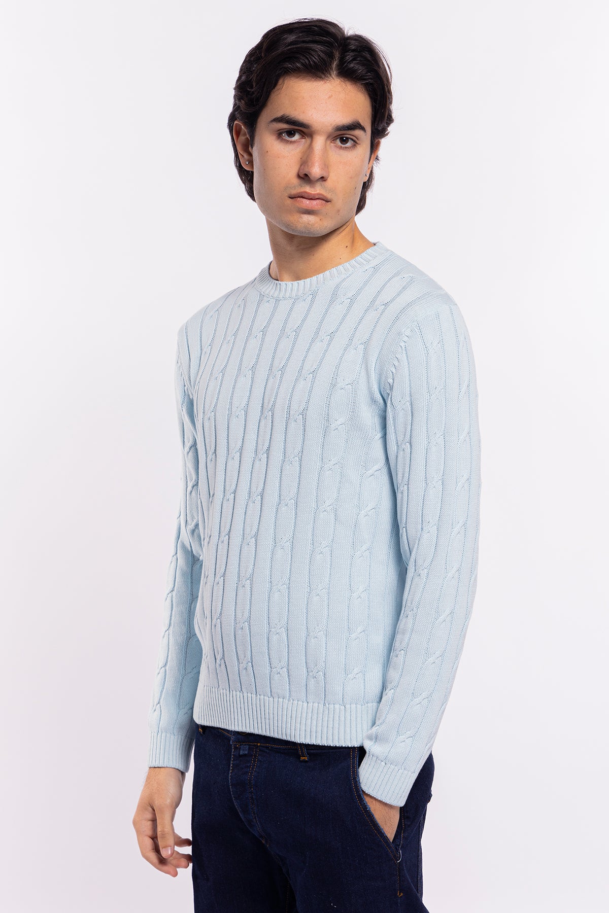 Maglioncino da uomo celeste con treccia maniche lunghe 100% cotone di filo tinta unita finezza 7<br />
-