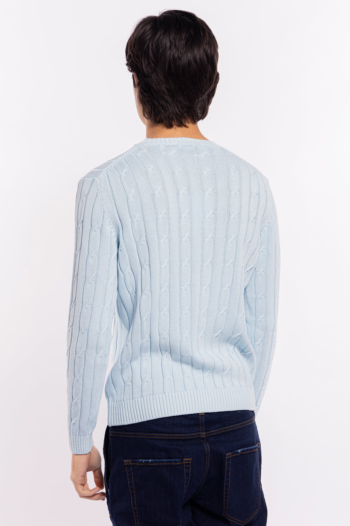 Maglioncino da uomo celeste con treccia maniche lunghe 100% cotone di filo tinta unita finezza 7<br />
-