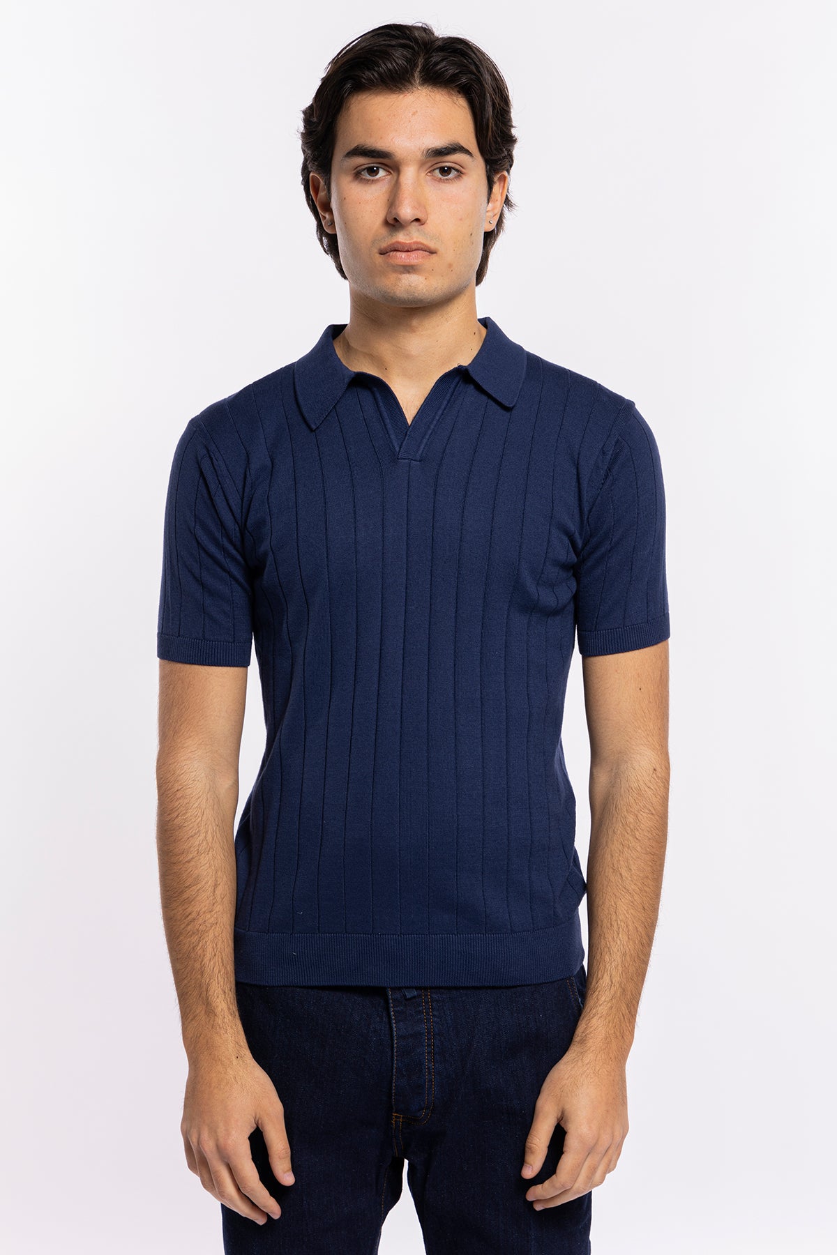 Polo da uomo mezze maniche blu con treccia ricamata interna 100% cotone di filo tinta unita finezza 14<br />
-