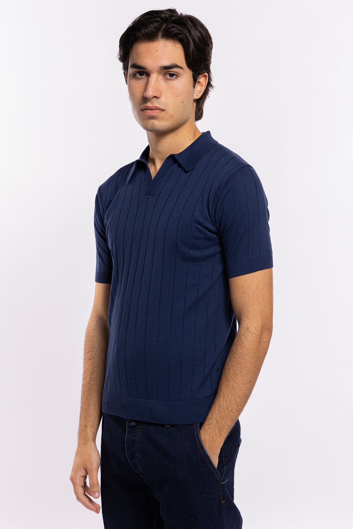 Polo da uomo mezze maniche blu con treccia ricamata interna 100% cotone di filo tinta unita finezza 14<br />
-