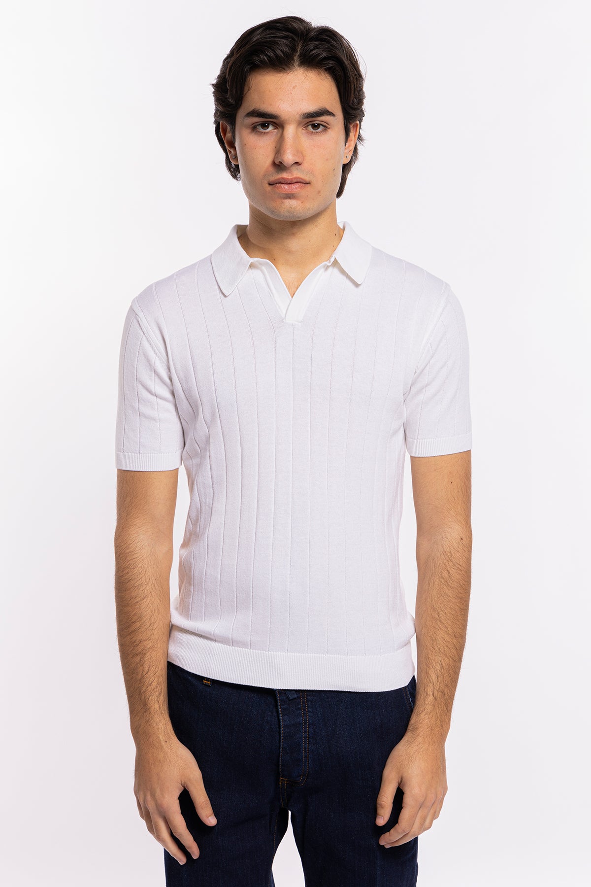 Polo da uomo mezze maniche bianca con treccia ricamata interna 100% cotone di filo tinta unita finezza 14<br />
-