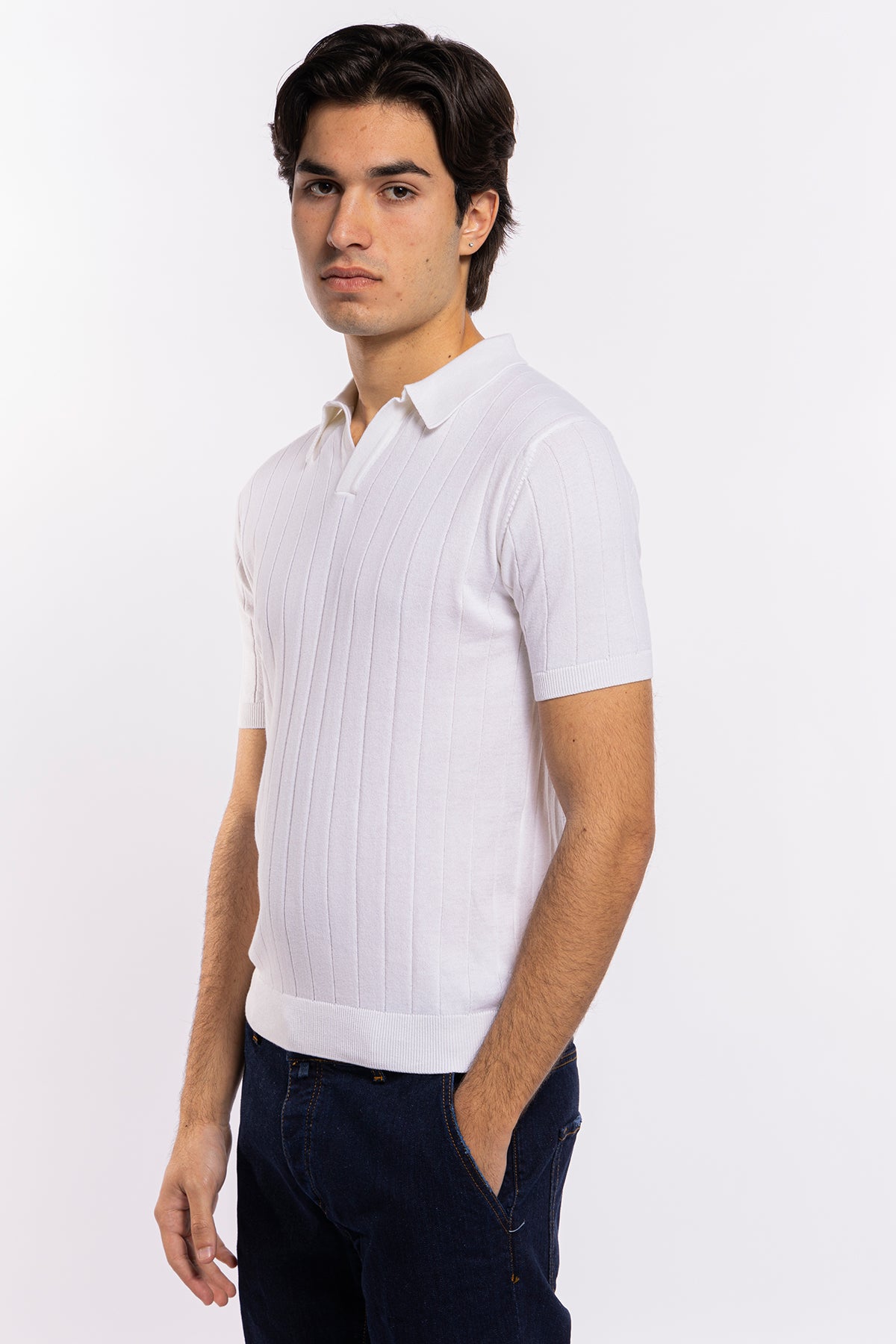 Polo da uomo mezze maniche bianca con treccia ricamata interna 100% cotone di filo tinta unita finezza 14<br />
-