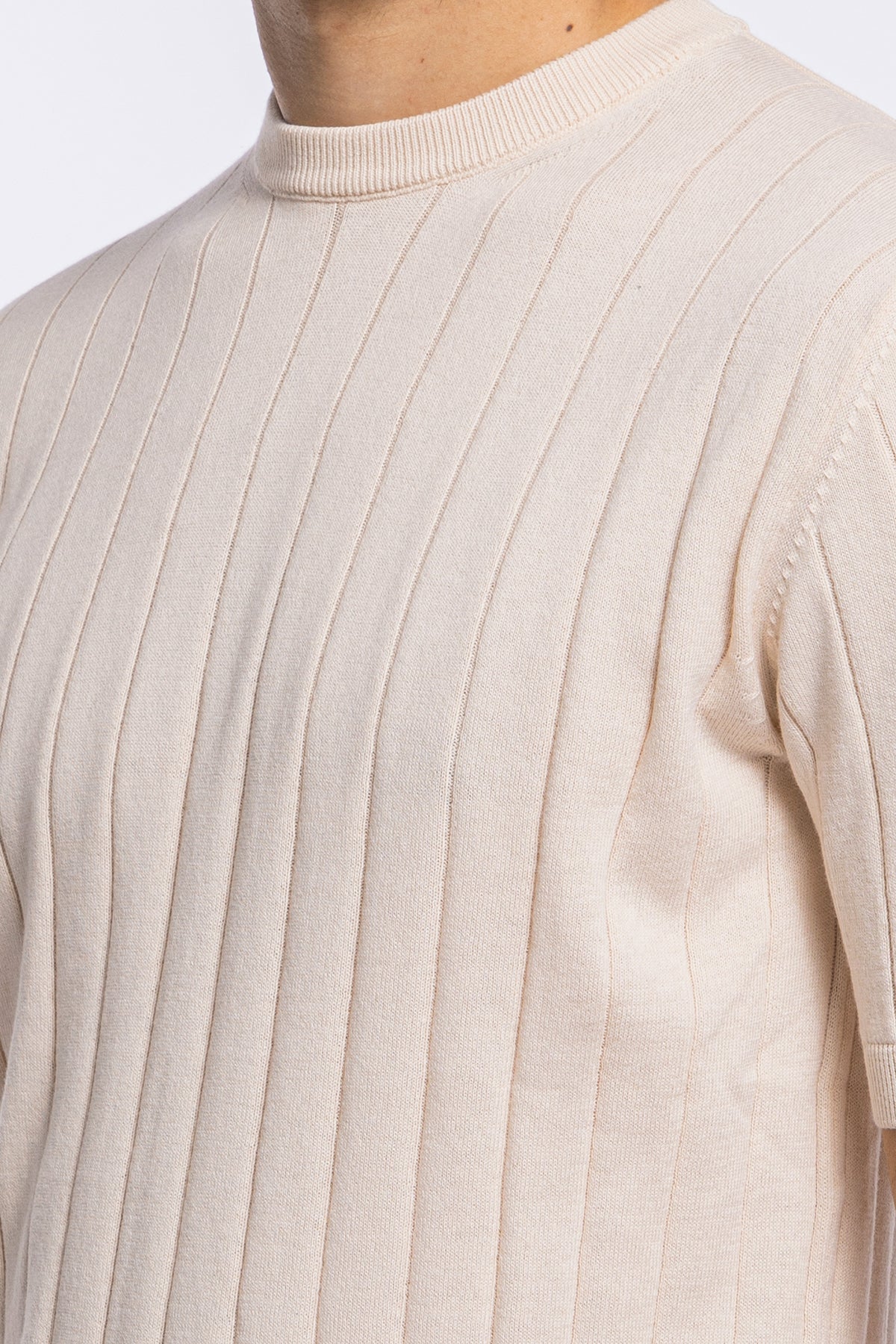 Maglioncino da uomo mezze maniche beige con treccia ricamata interna 100% cotone di filo tinta unita finezza 14