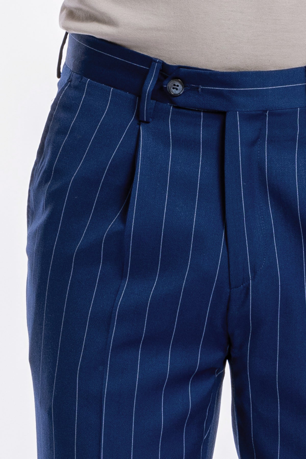 Pantalone uomo royal blu gessato con riga celeste fresco lana super 130's Bristol Tessuti Napoli tasca america con una pinces e risvolto di 4cm