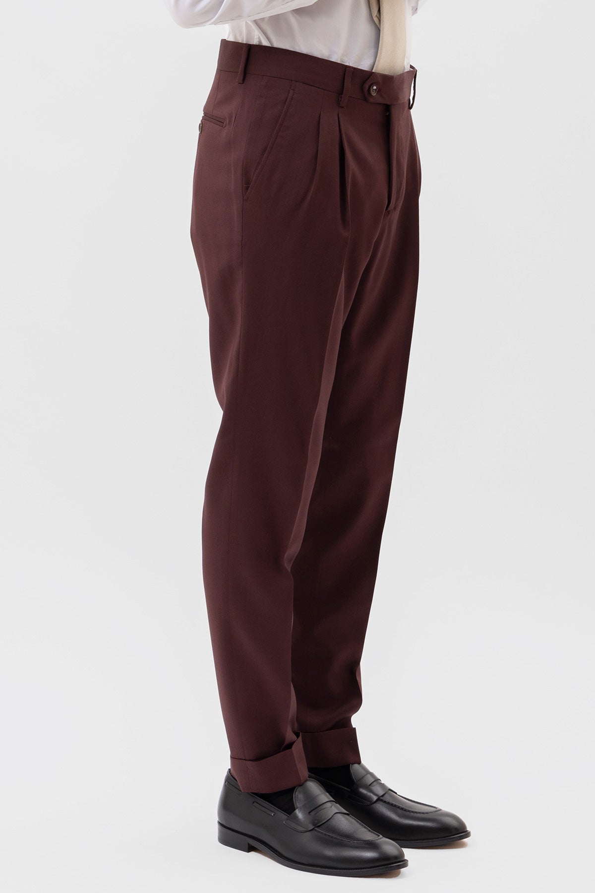 Pantalone uomo bordeaux vita alta in fresco lana super 130's Bristol Tessuti Napoli tasca america con doppia pinces e risvolto di 5cm