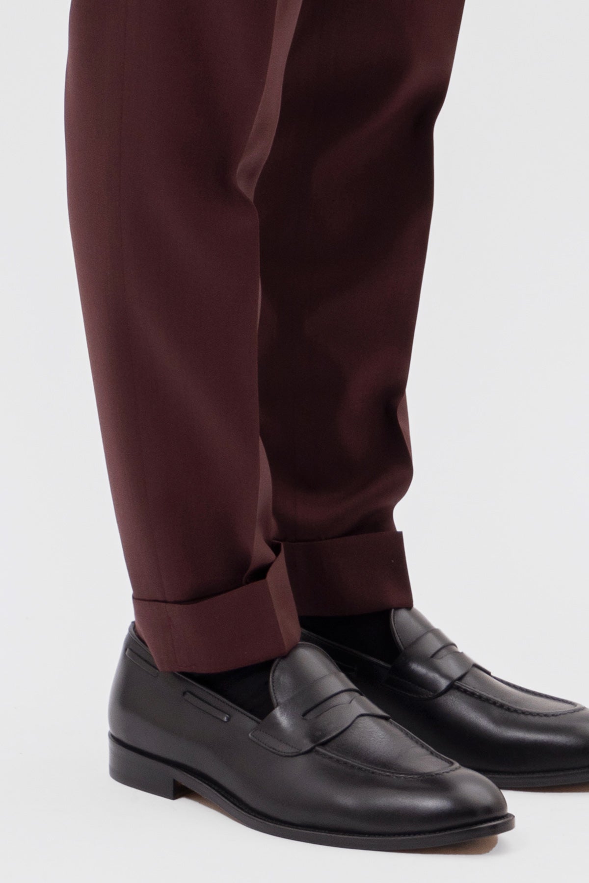 Pantalone uomo bordeaux vita alta in fresco lana super 130's Bristol Tessuti Napoli tasca america con doppia pinces e risvolto di 5cm