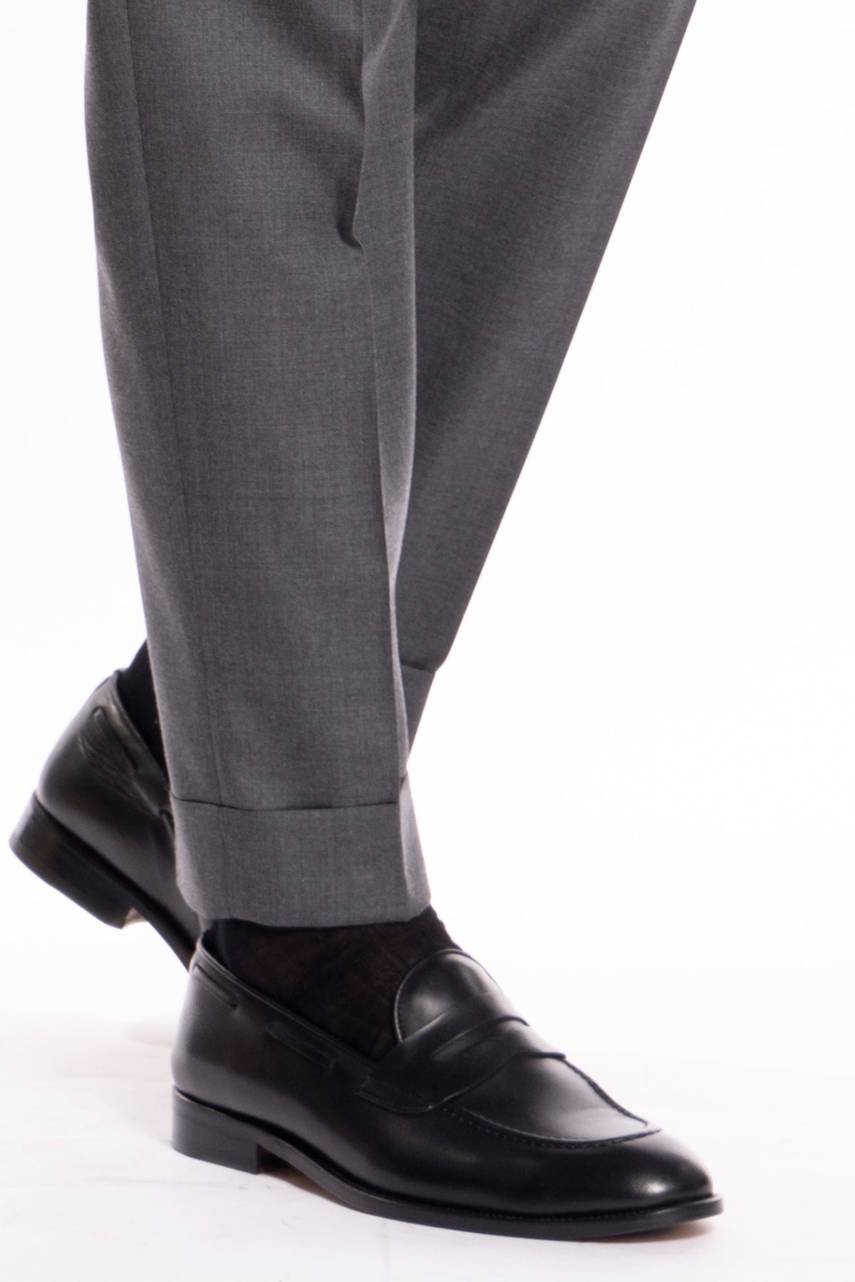 Pantalone uomo vita alta con fibbie laterali grigio medio fresco lana super 140's Holland & Sherry risvolto 5cm