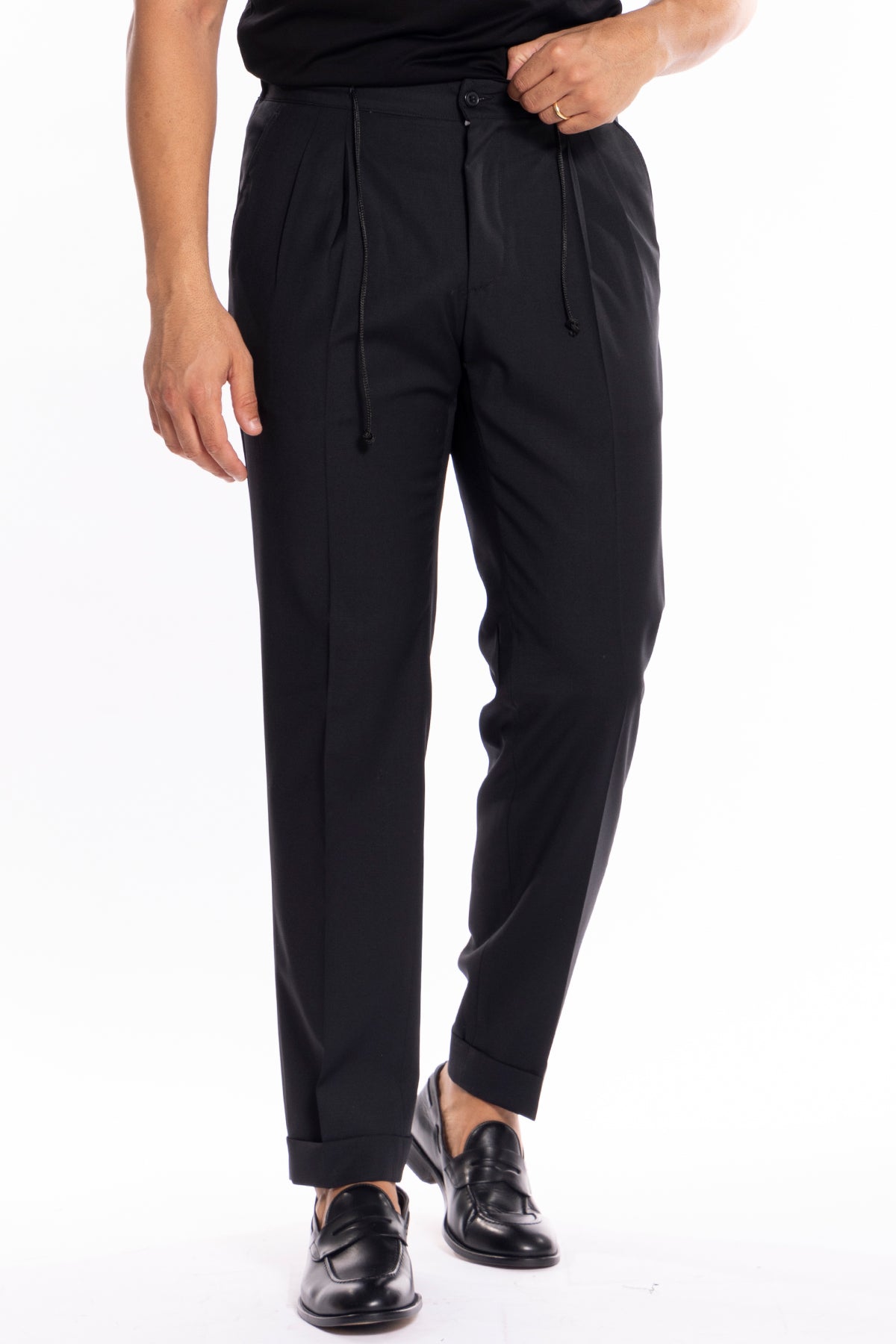 Pantalaccio da uomo Nero doppia pinces in misto fresco lana tasca america risvolto 5cm con laccio regolabile.