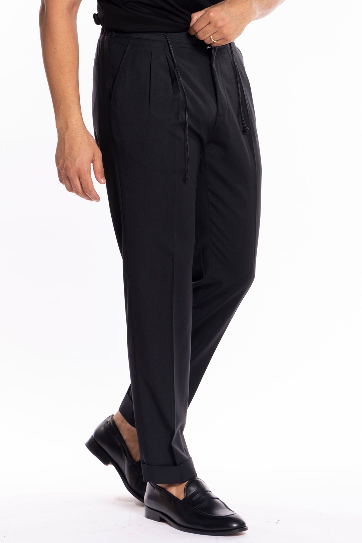 Pantalaccio da uomo Nero doppia pinces in misto fresco lana tasca america risvolto 5cm con laccio regolabile.