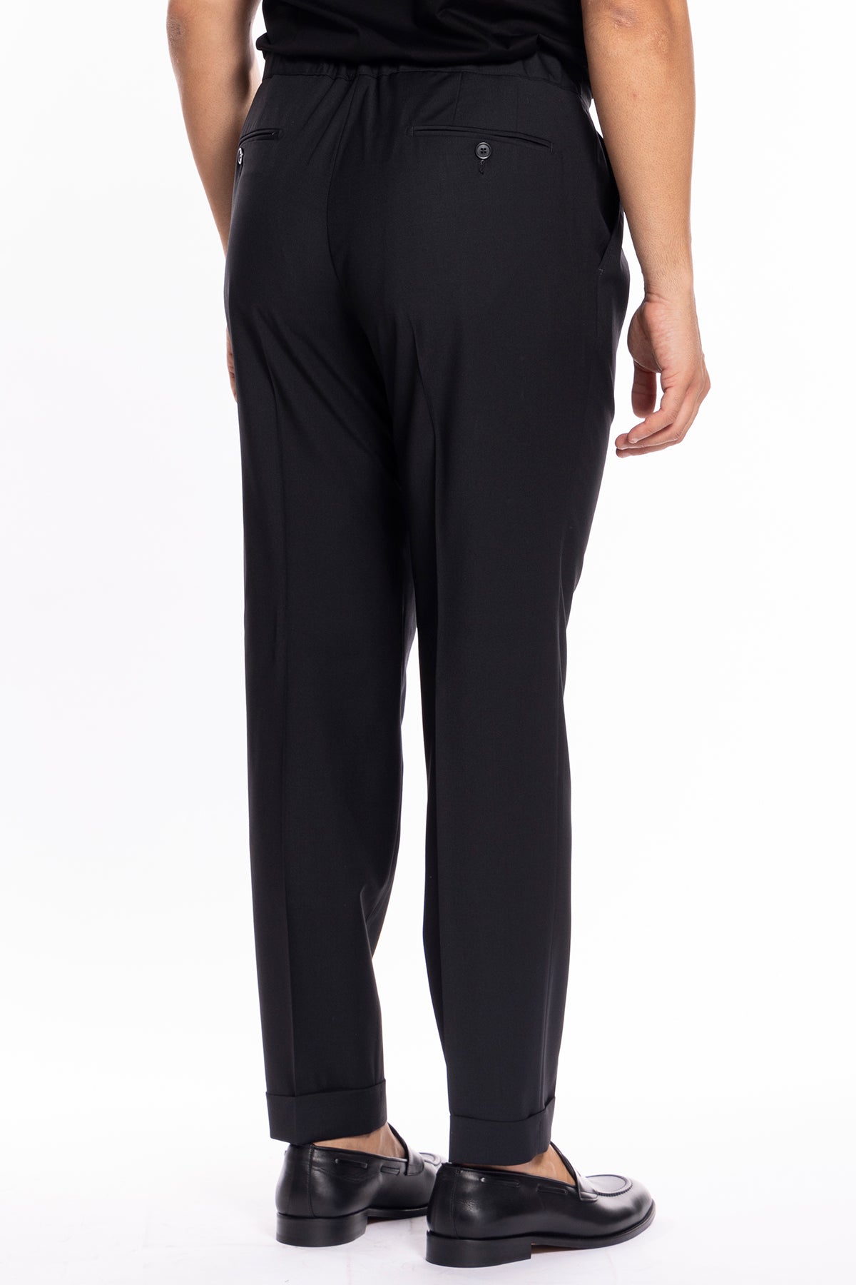 Pantalaccio da uomo Nero doppia pinces in misto fresco lana tasca america risvolto 5cm con laccio regolabile.
