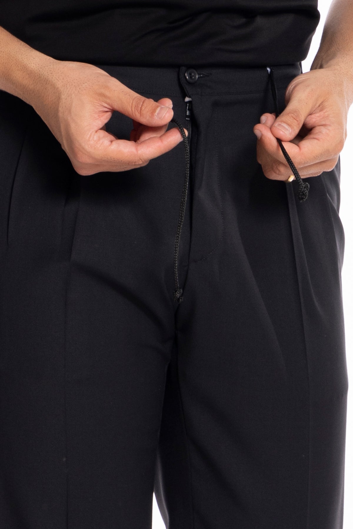 Pantalaccio da uomo Nero doppia pinces in misto fresco lana tasca america risvolto 5cm con laccio regolabile.