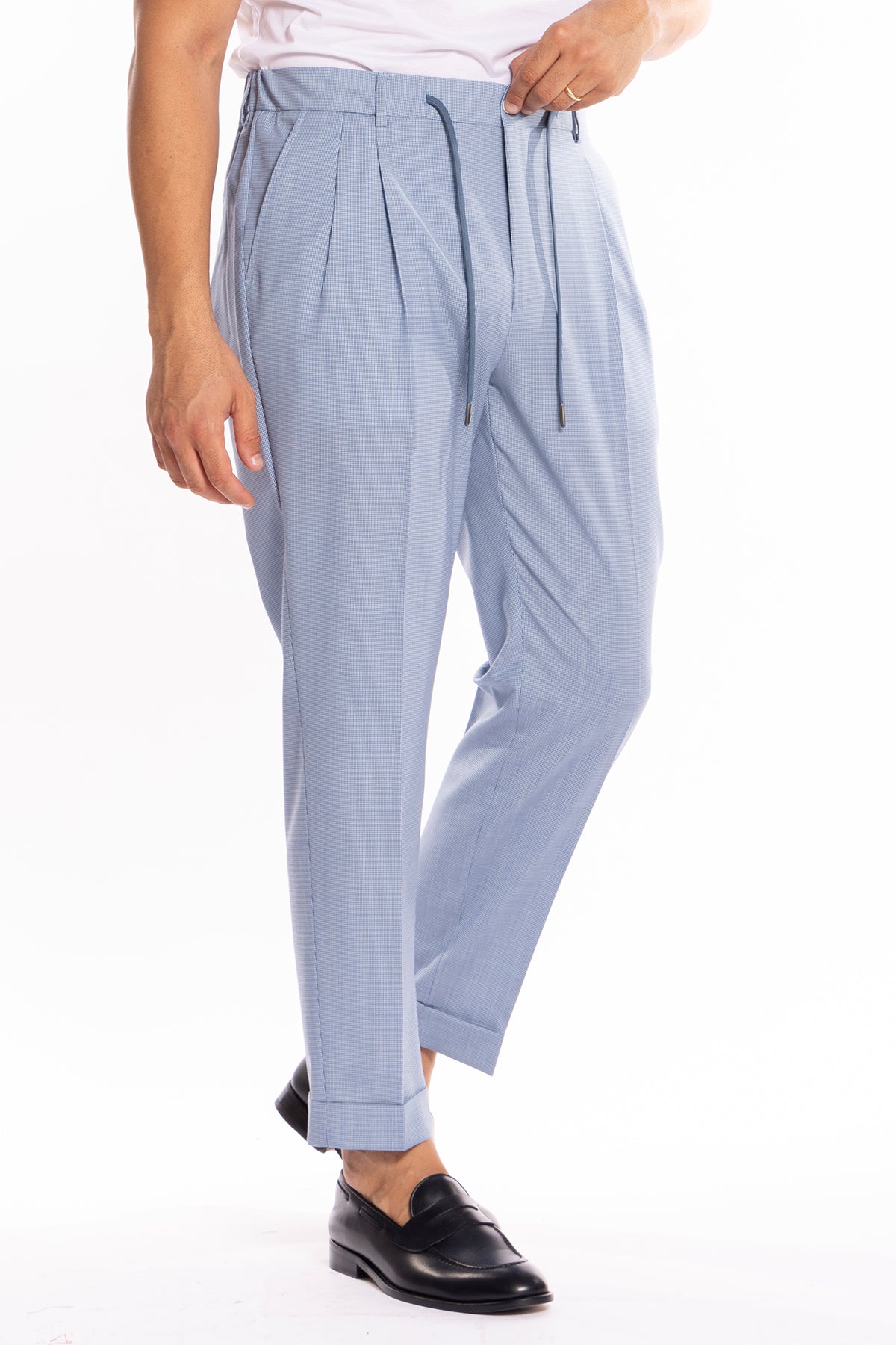 Pantalaccio da uomo celeste fantasia pied de poule doppia pinces in misto fresco lana tasca america risvolto 5cm con laccio regolabile