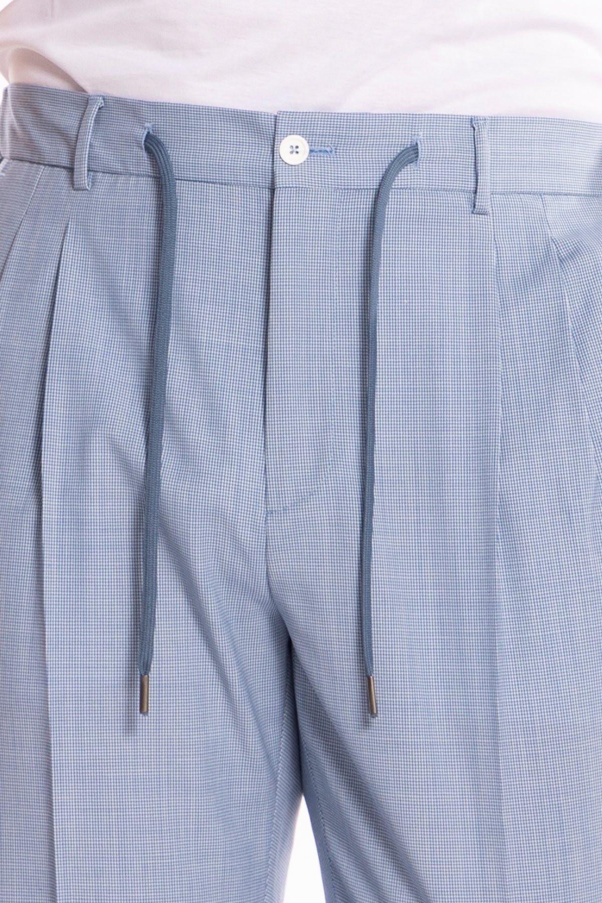 Pantalaccio da uomo celeste fantasia pied de poule doppia pinces in misto fresco lana tasca america risvolto 5cm con laccio regolabile