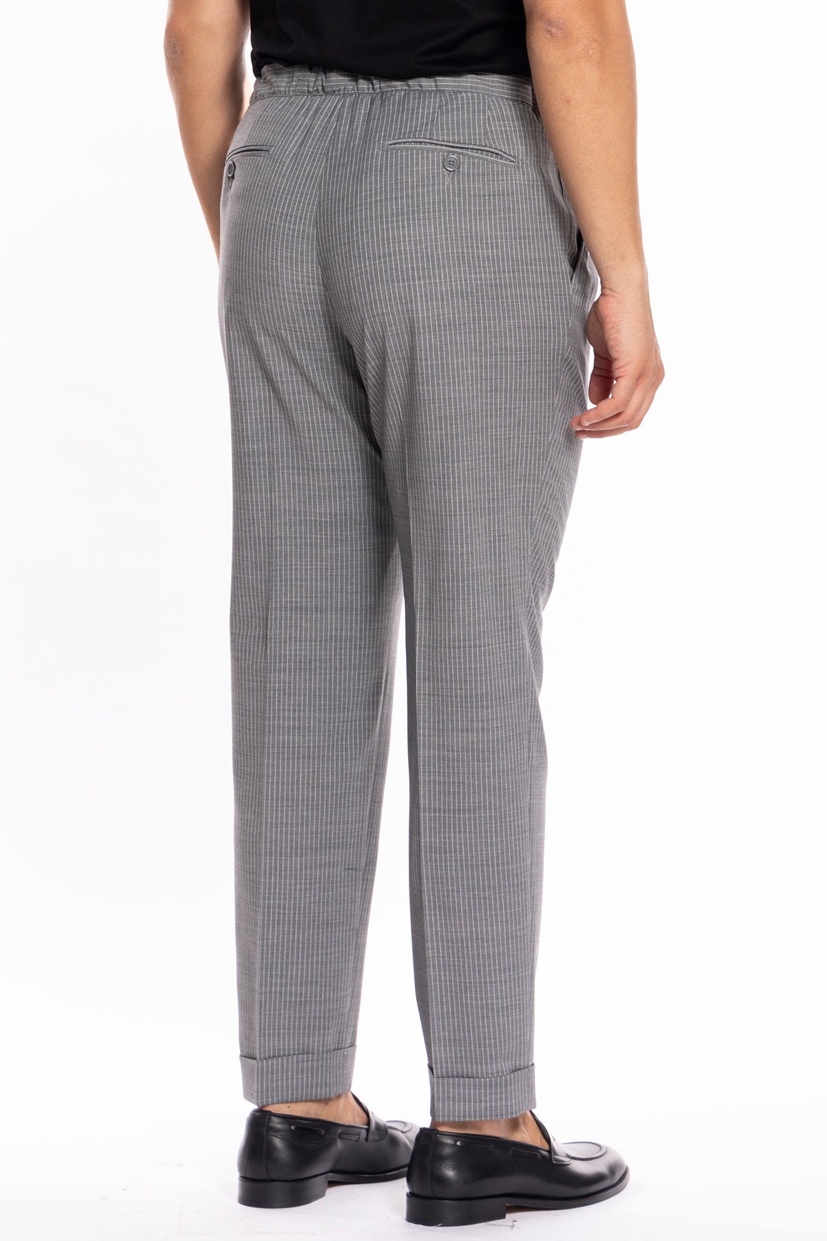 Pantalaccio da uomo grigio rigato in misto fresco lana doppia pinces tasca america risvolto 5cm con laccio regolabile