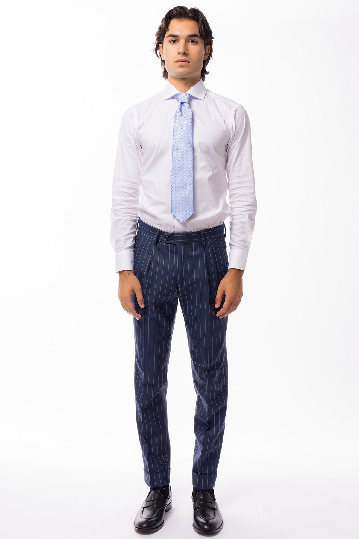 Pantalone uomo blu gessato vita alta con doppia pinces 100% lana flanella Holland & Sherry risvolto 5cm .