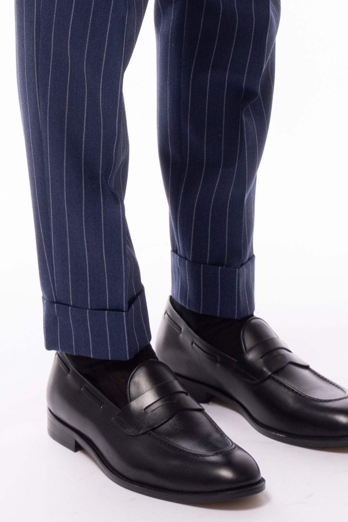 Pantalone uomo blu gessato vita alta con doppia pinces 100% lana flanella Holland & Sherry risvolto 5cm .