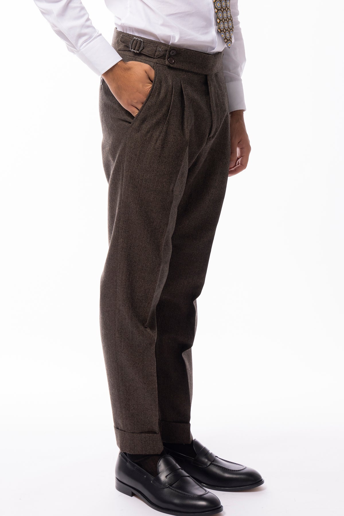 Pantalone uomo marrone spigato vita alta tasca america in lana flanella Holland & Sherry con doppia pinces