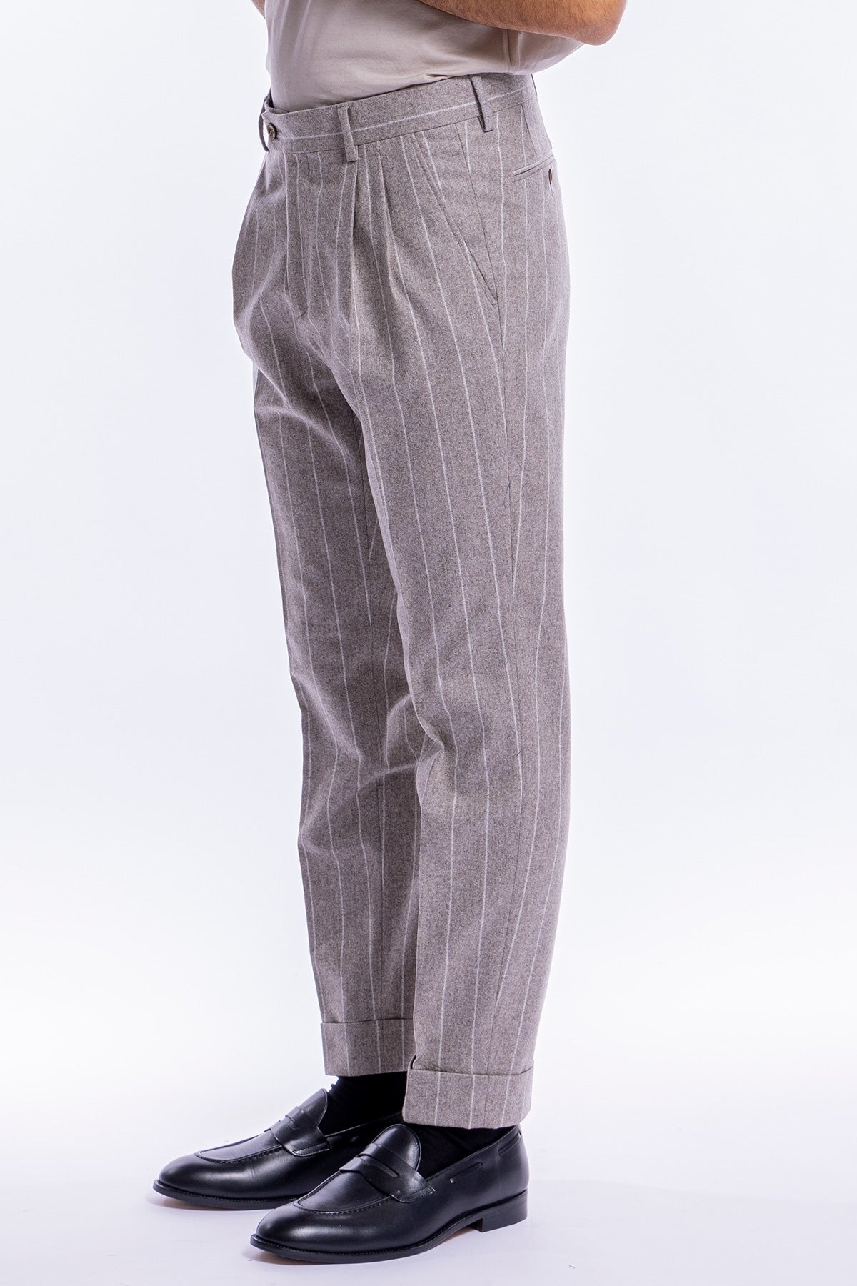 Pantalone uomo tortora gessato in lana vita alta con doppia pinces vitale barberis canonico risvolto 5cm