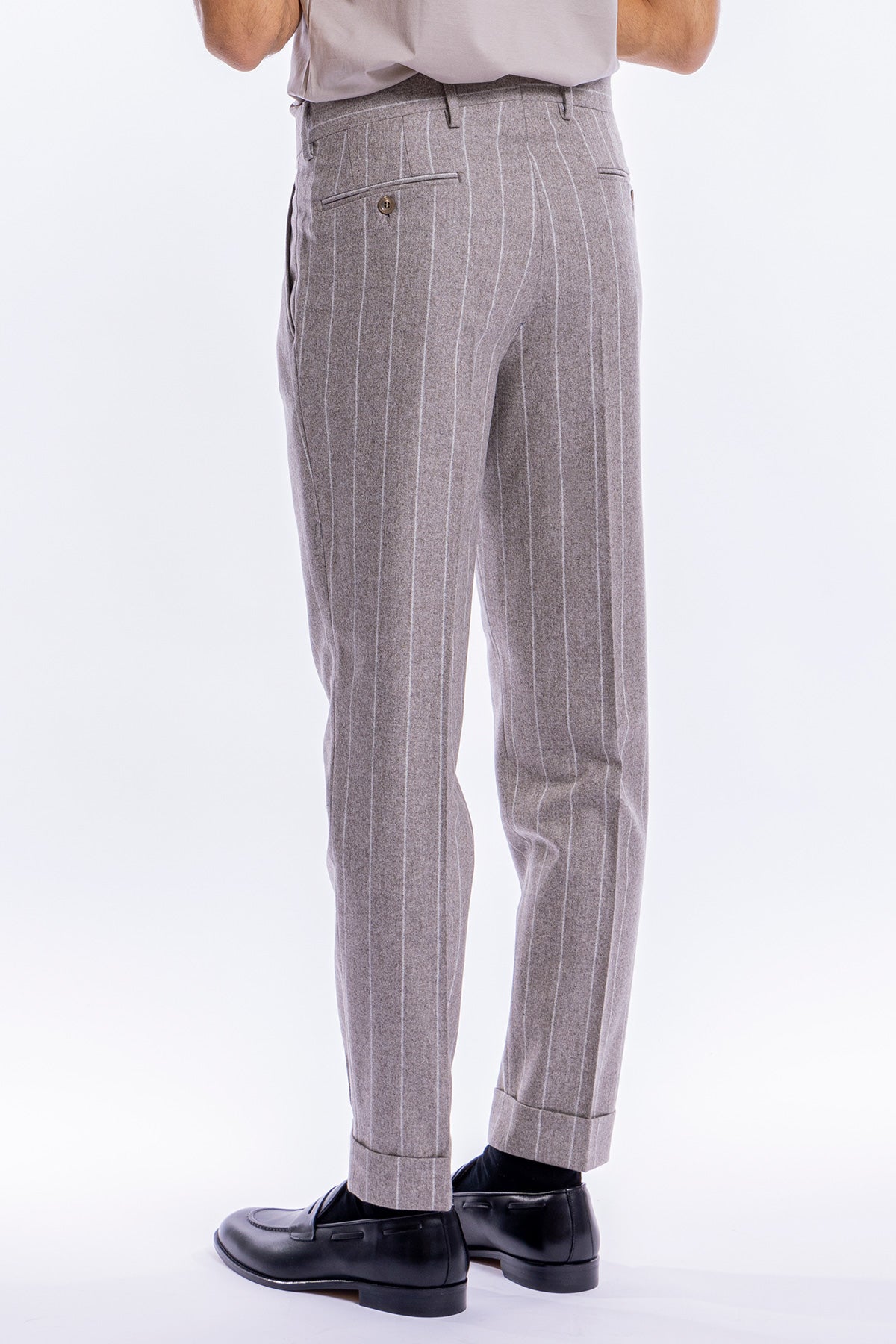 Pantalone uomo tortora gessato in lana vita alta con doppia pinces vitale barberis canonico risvolto 5cm