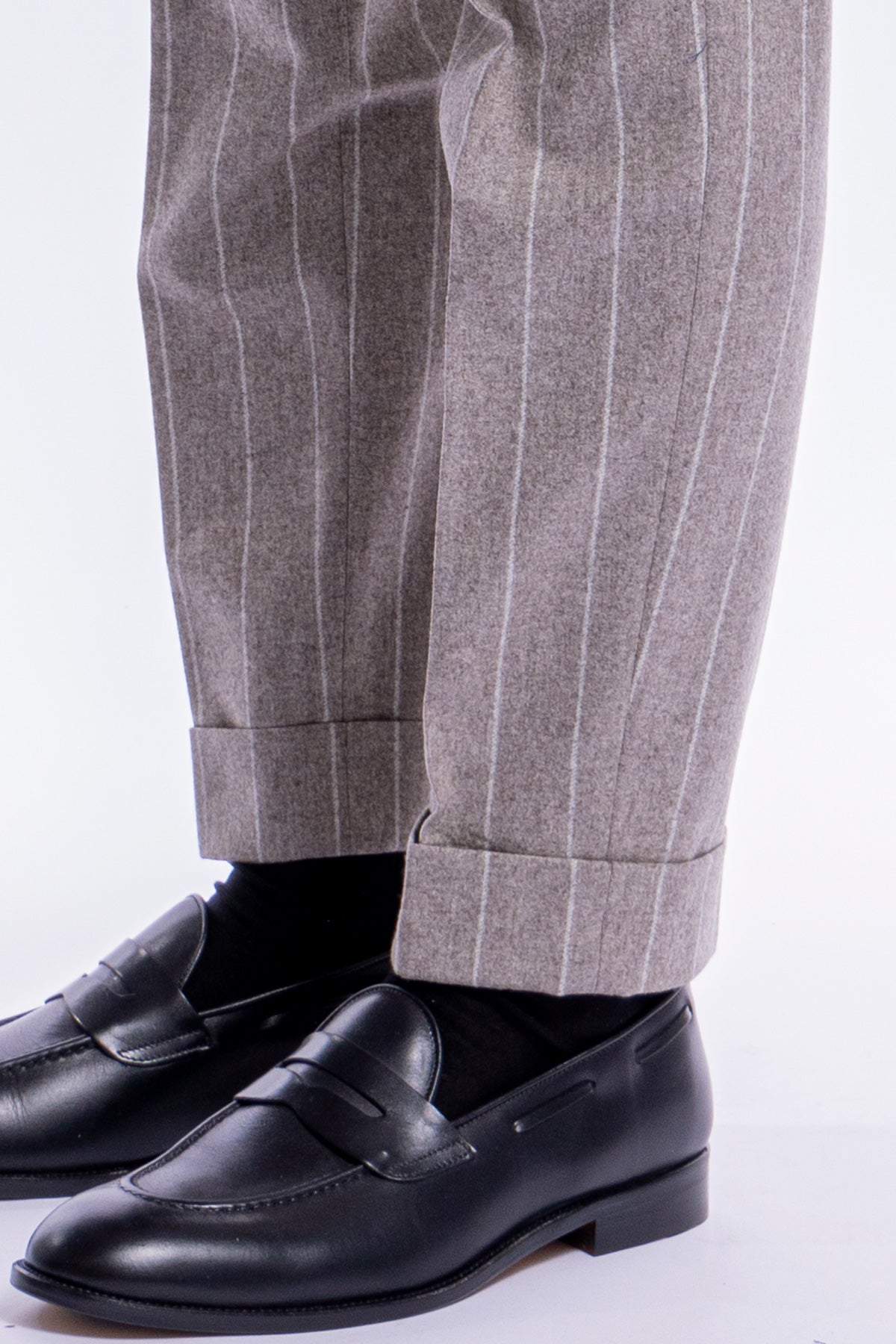 Pantalone uomo tortora gessato in lana vita alta con doppia pinces vitale barberis canonico risvolto 5cm