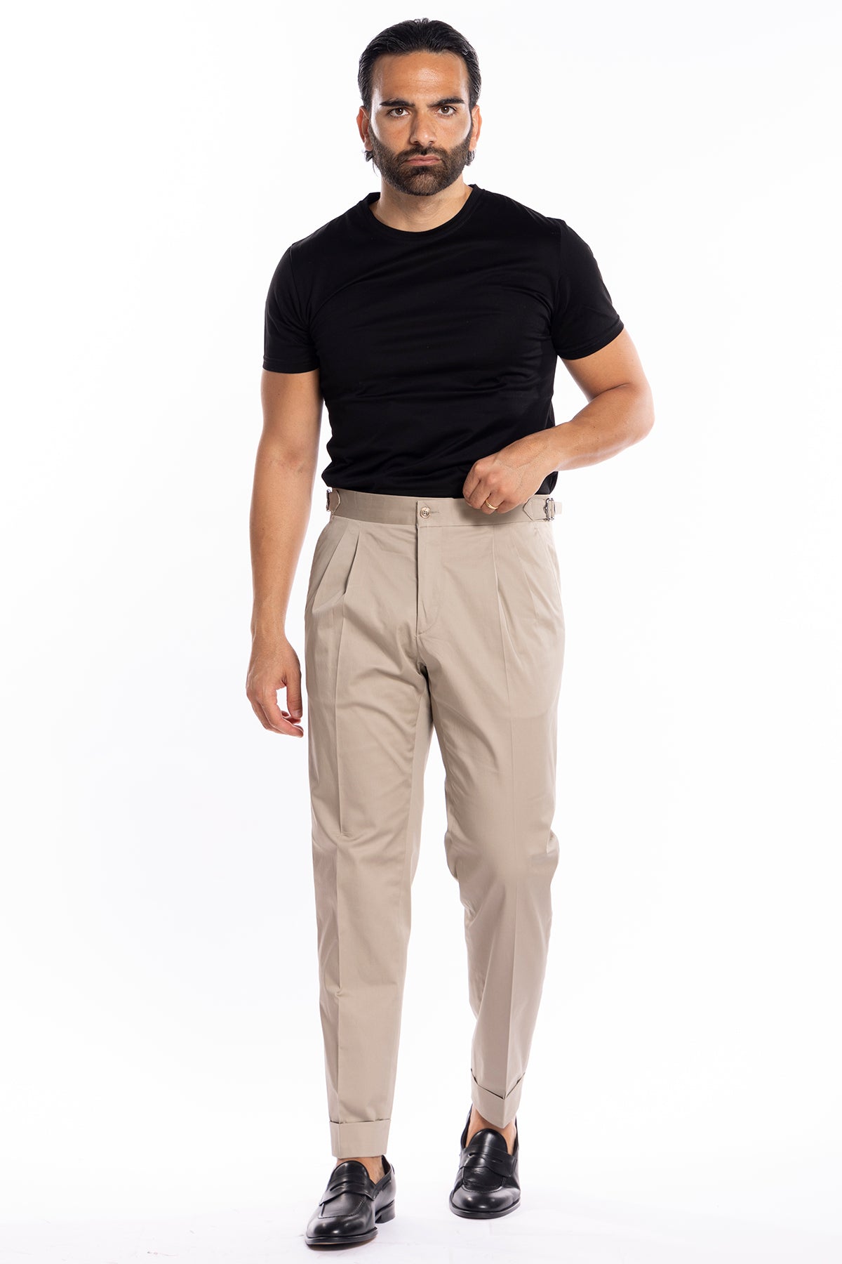 Pantalone uomo Beige in cotone vita alta doppia pinces con fibbie laterali risvolto 5cm
