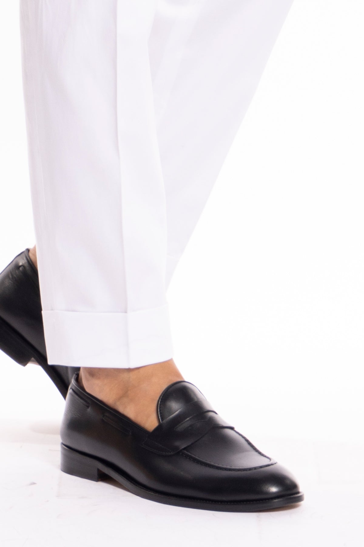 Pantalone uomo bianco in cotone vita alta doppia pinces con fibbie laterali risvolto 5cm