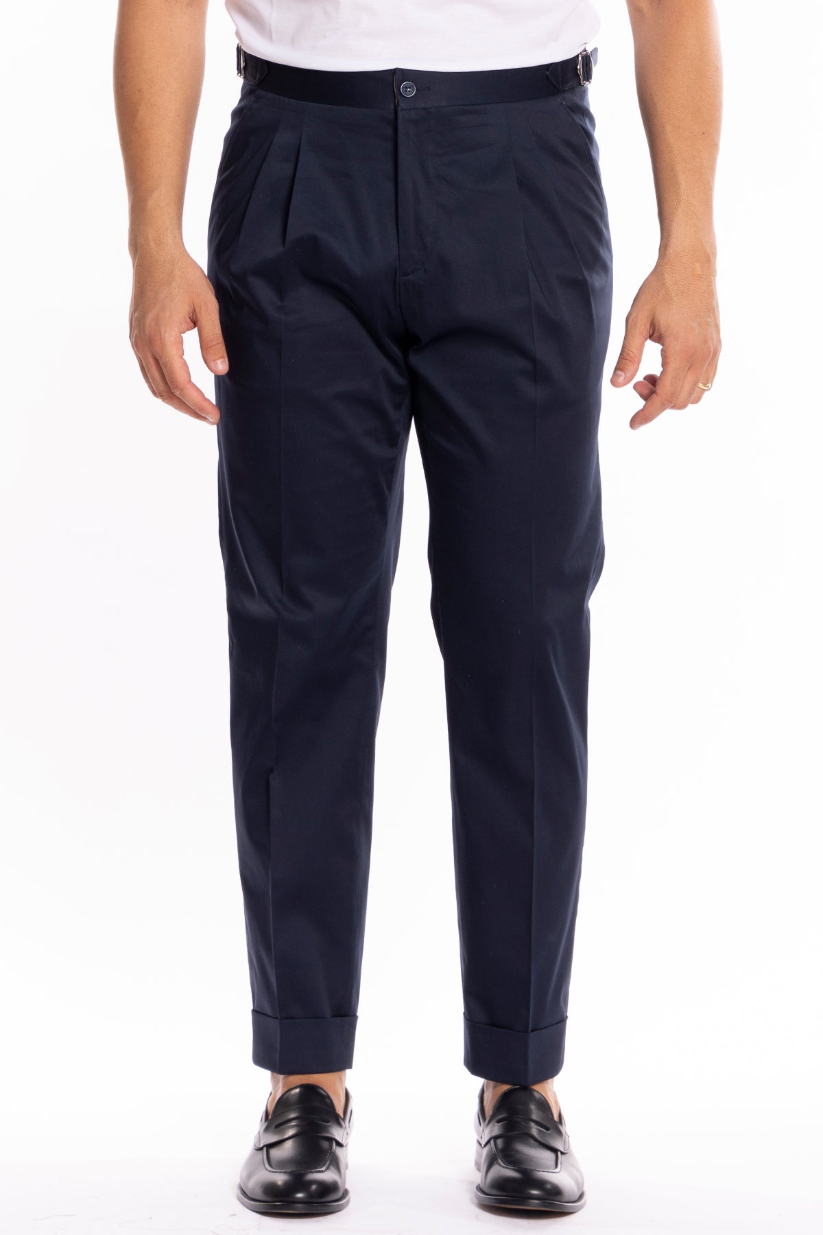 Pantalone uomo blu in cotone vita alta doppia pinces con fibbie laterali risvolto 5cm