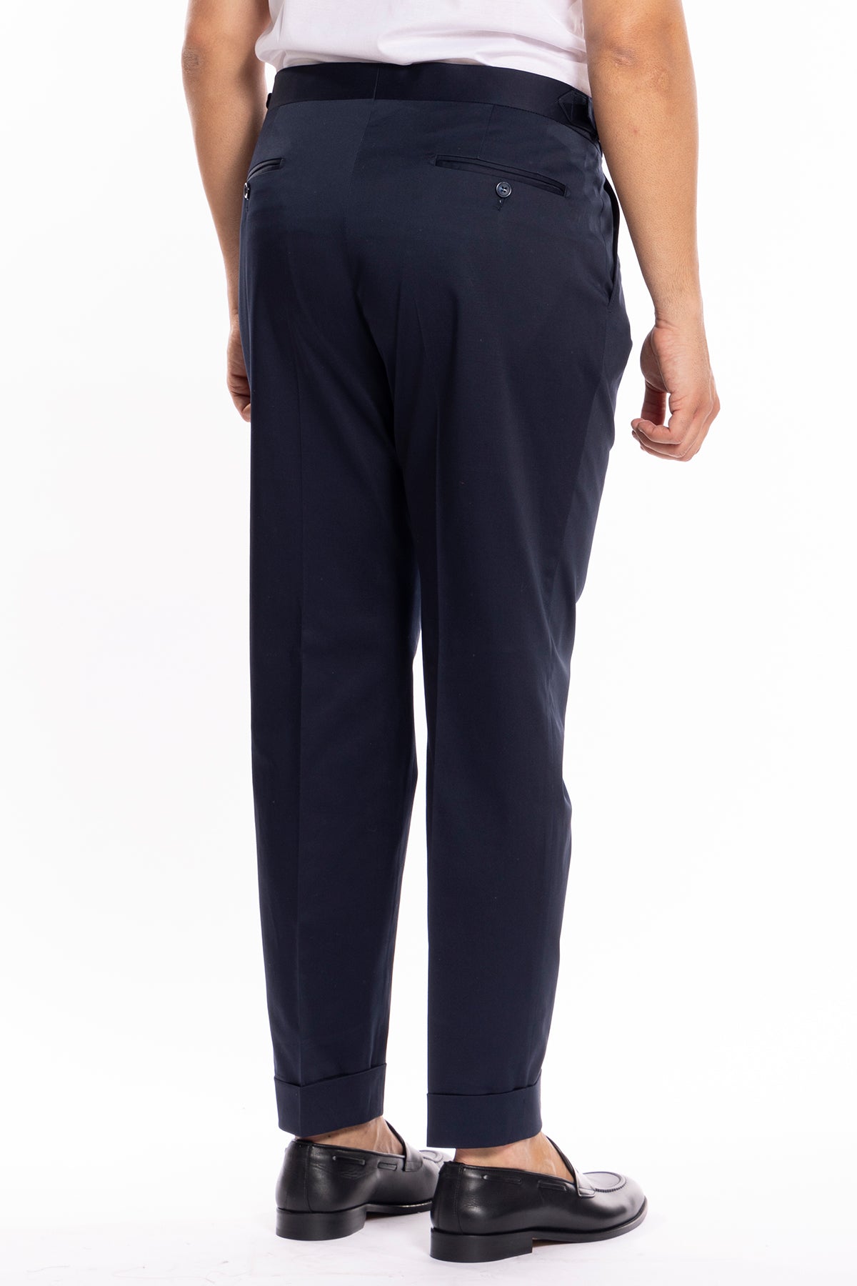 Pantalone uomo blu in cotone vita alta doppia pinces con fibbie laterali risvolto 5cm