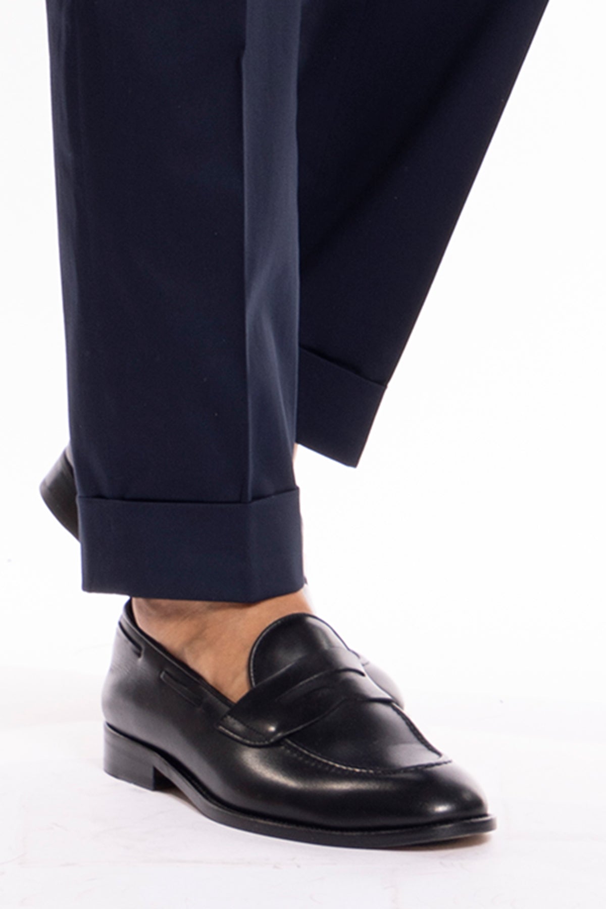Pantalone uomo blu in cotone vita alta doppia pinces con fibbie laterali risvolto 5cm