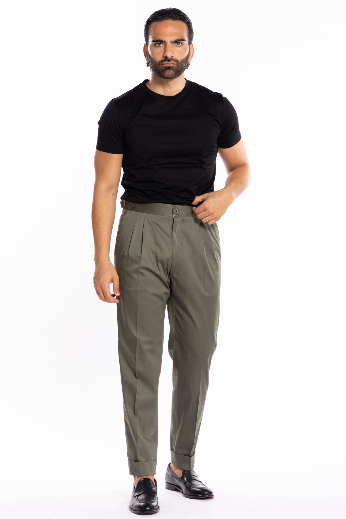 Pantalone uomo verde militare in cotone vita alta doppia pinces con fibbie laterali risvolto 5cm
