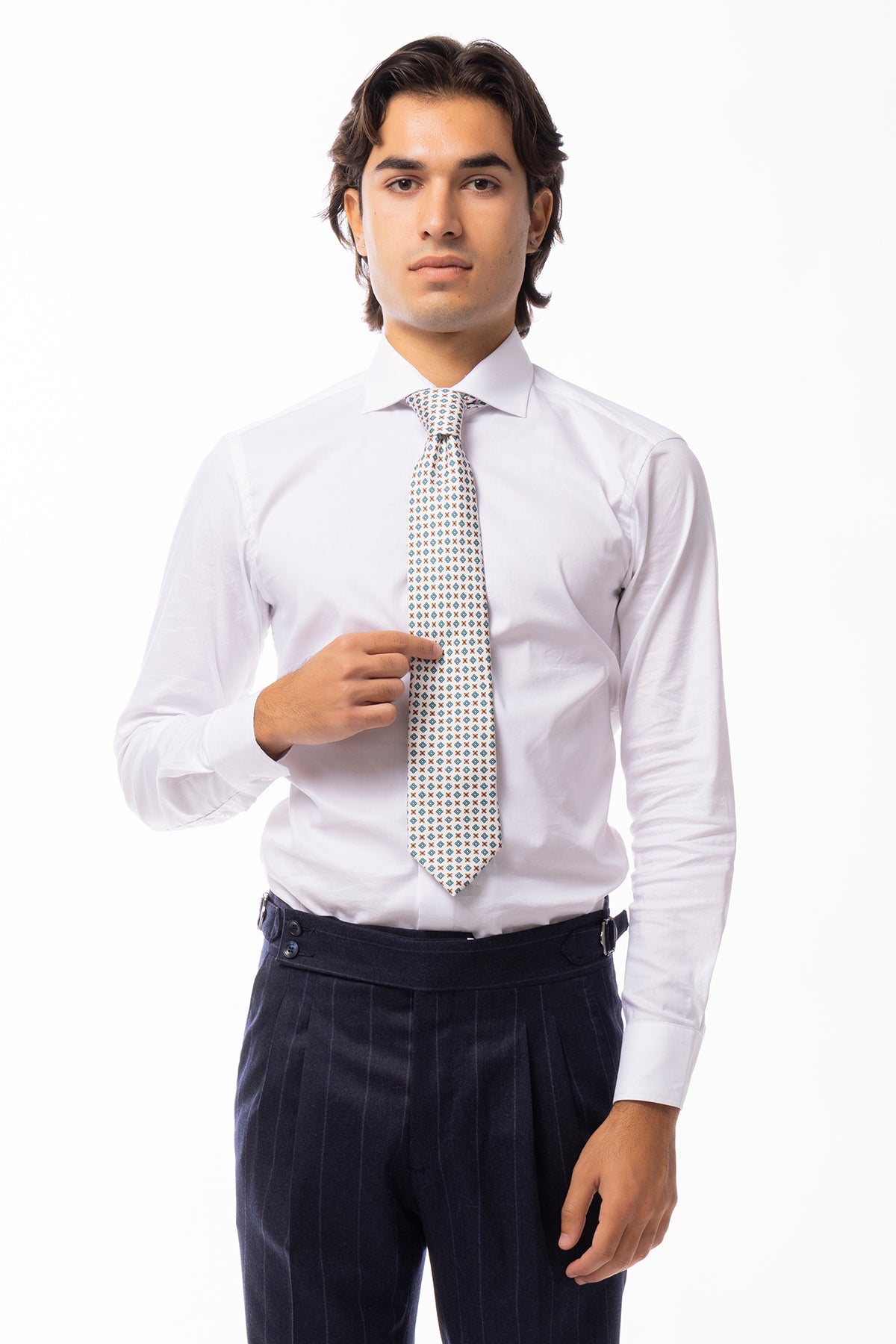 Cravatta uomo bianca fantasia rombi multcolor da cerimonia elegante pura seta cucita a mano 9cm