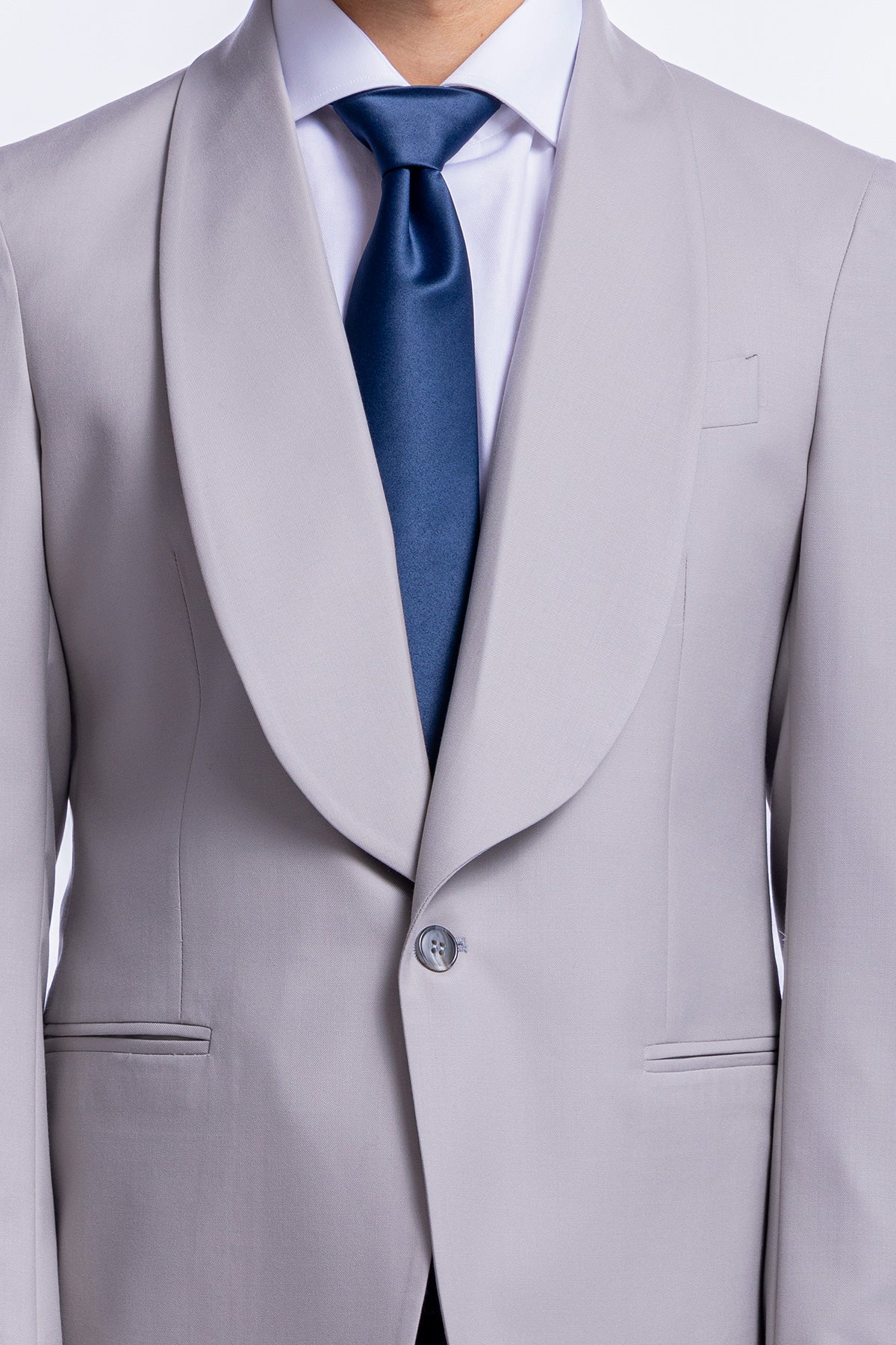 Giacca smoking da uomo grigio chiaro monopetto in fresco lana super 140's Holland & Sherry con rever a scialle largo