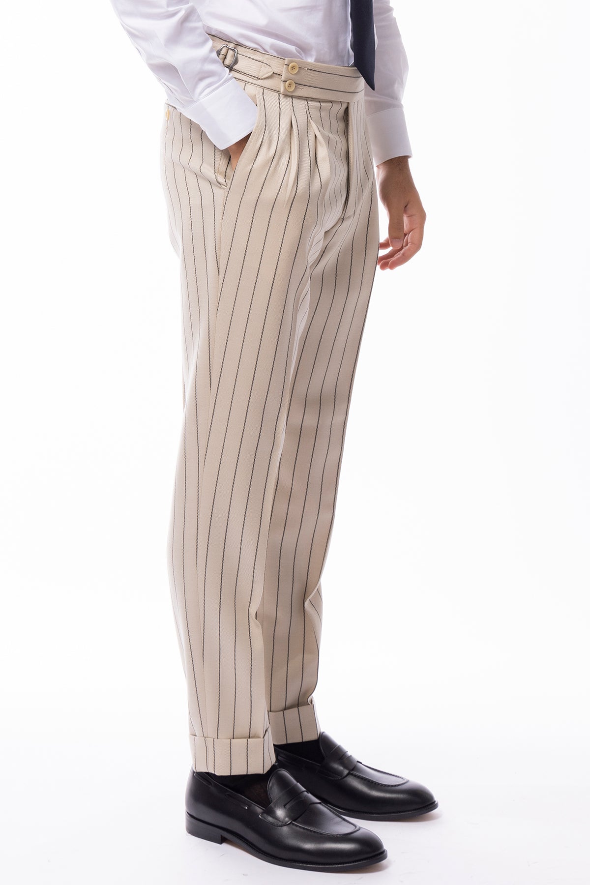 Pantalone uomo beige gessato nero vita alta in lana Holland & Sherry doppia pinces fibbie laterali risvolto 5cm .
