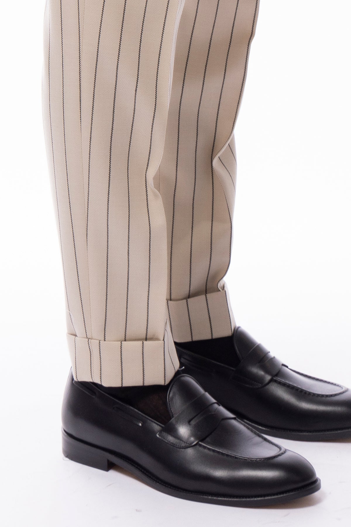 Pantalone uomo beige gessato nero vita alta in lana Holland & Sherry doppia pinces fibbie laterali risvolto 5cm .