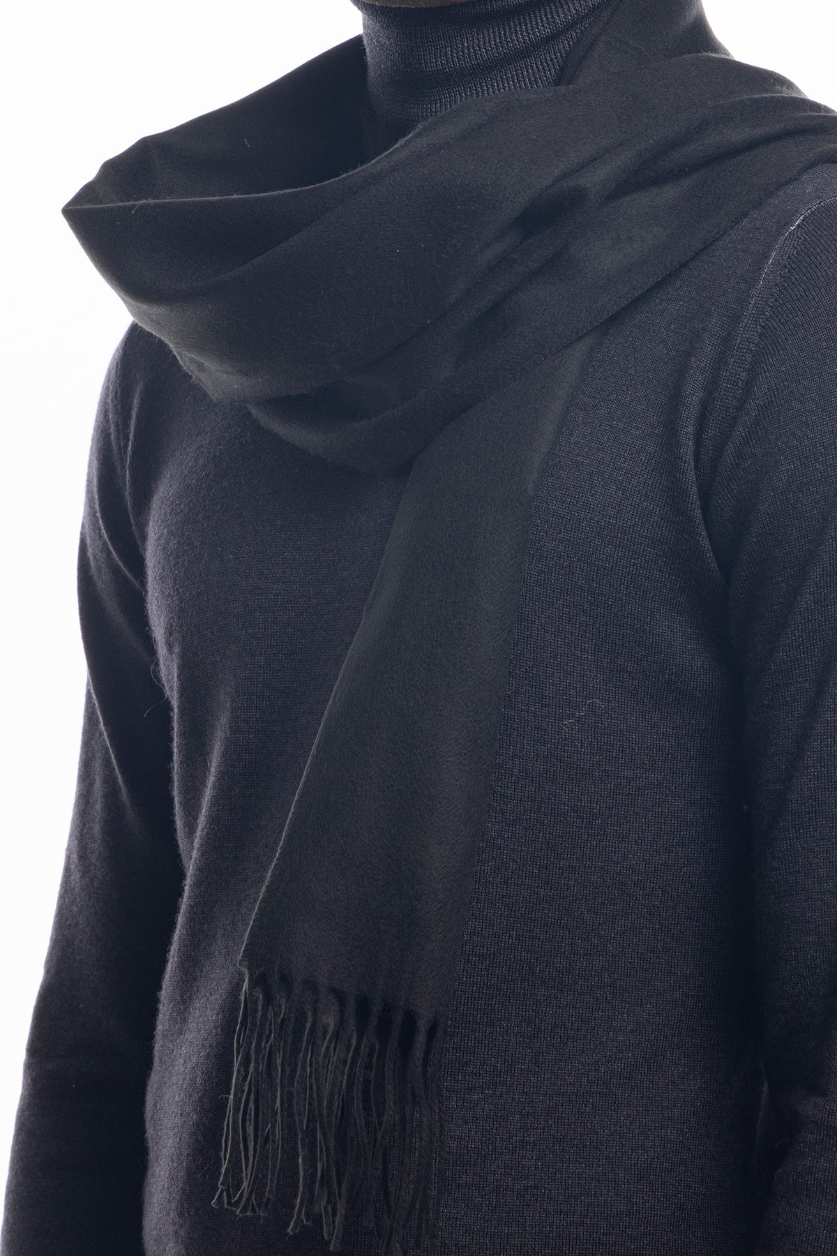 Sciarpa uomo nera invernale effetto lana cashmere con frange