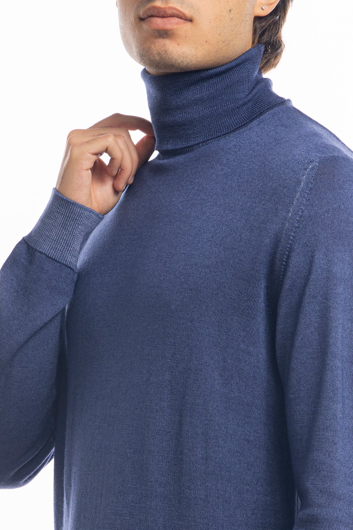 Maglione da uomo collo alto color denim blu in lana merinos 100% maniche lunghe effetto stone wash