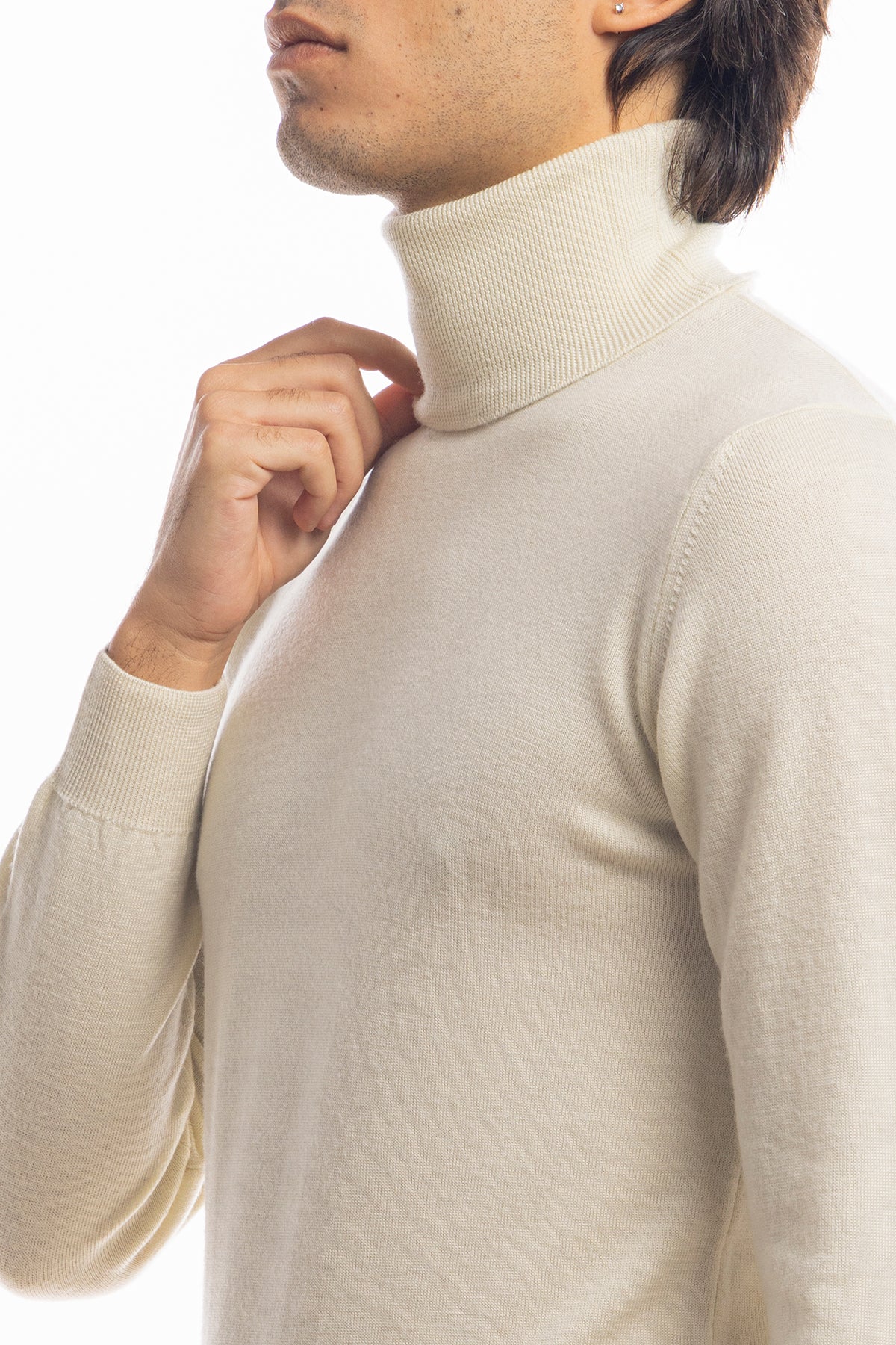 Maglione da uomo collo alto panna in lana merinos 100% effetto stone wash maniche lunghe