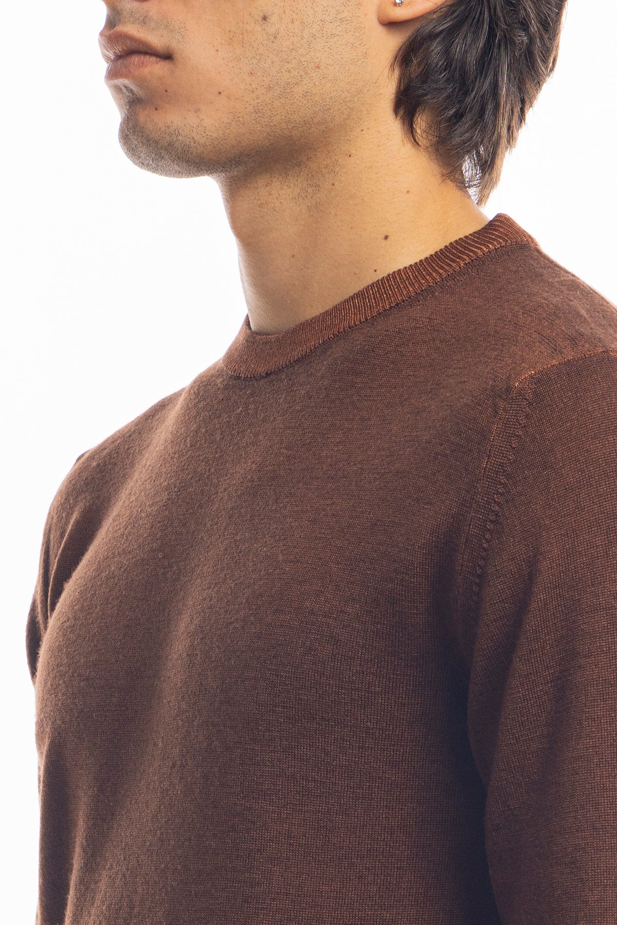 Maglione da uomo girocollo marrone in lana merinos 100% effetto stone wash maniche lunghe