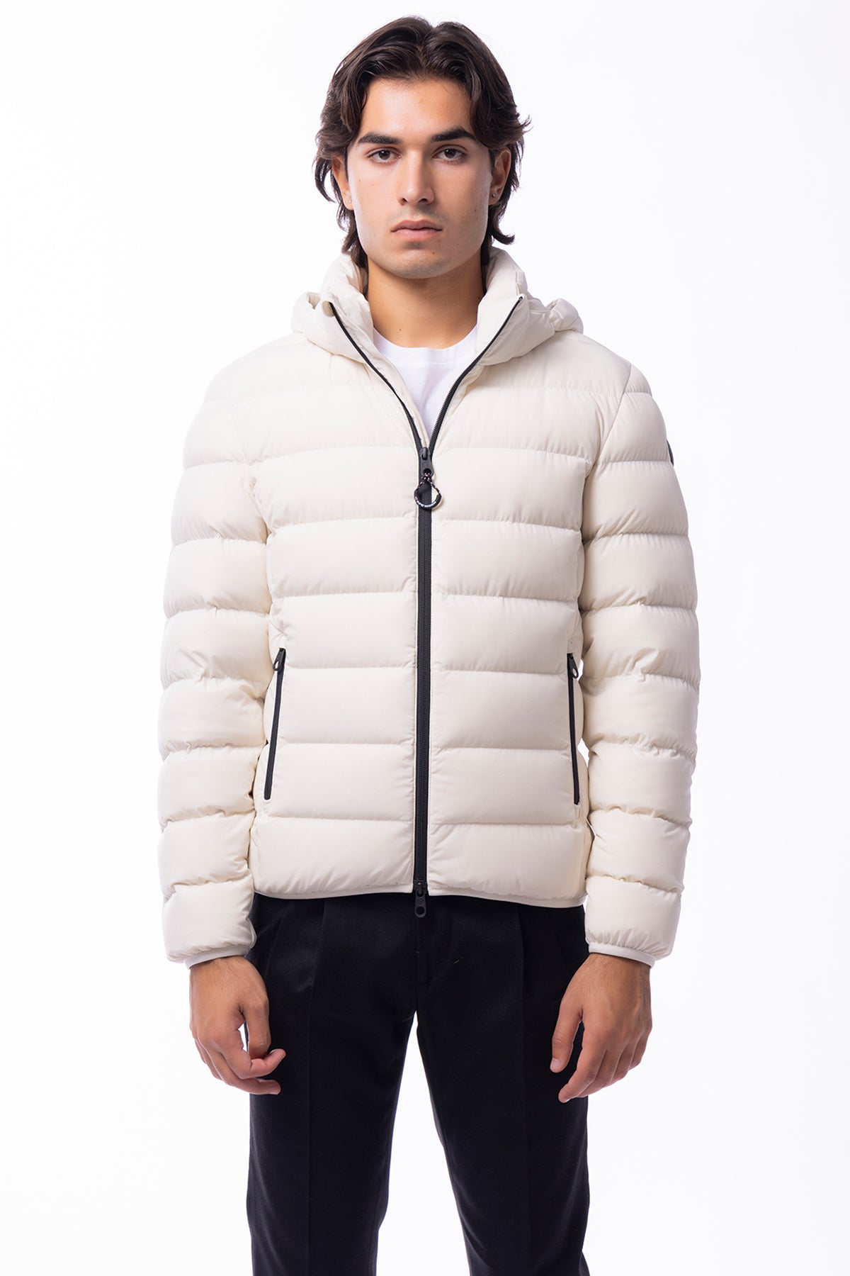 Piumino da uomo Cape Horn trapuntato bianco in piuma d'anatra naturale certificata per garantire calore fino a -10°  con cappuccio staccabile con coulisse per un'ottima protezione dal freddo