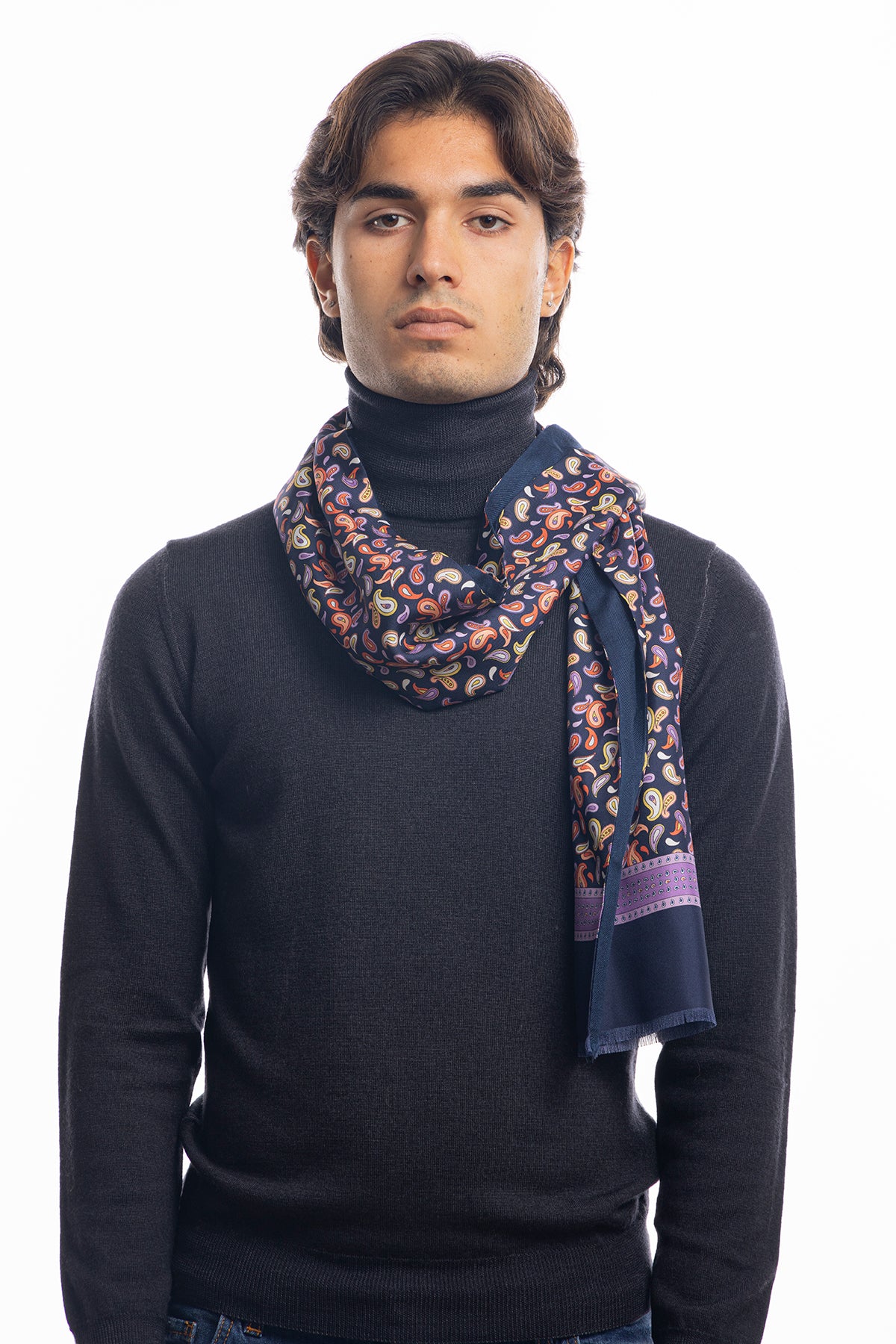 Sciarpa uomo blu fantasia viola reversibile in pura seta e lana fantasia fiori multicolor con frange taglio vivo