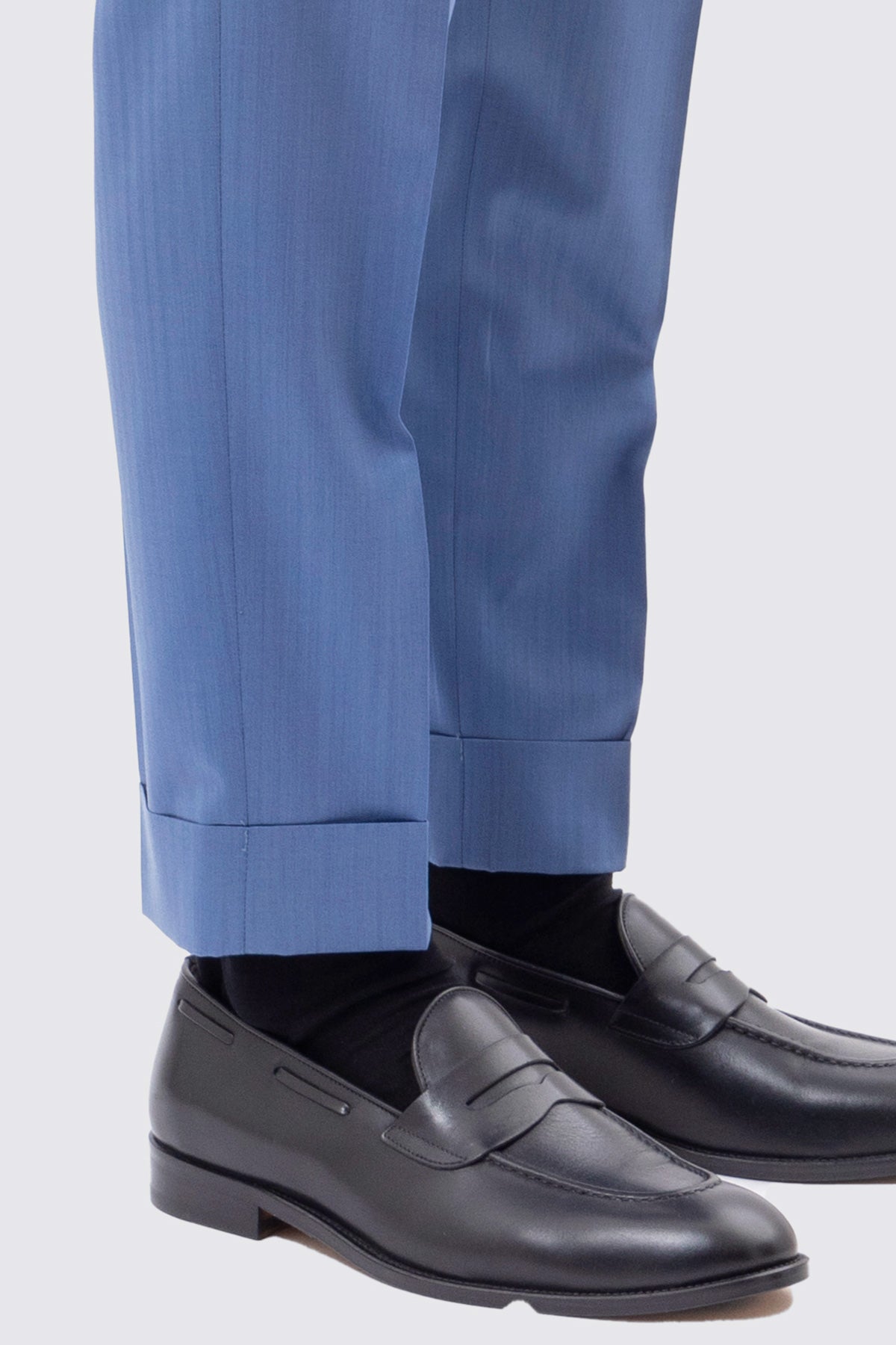 Pantalone uomo Celeste Solaro in fresco lana e seta Holland & Sherry vita alta con pinces fibbie laterali e risvolto 5cm