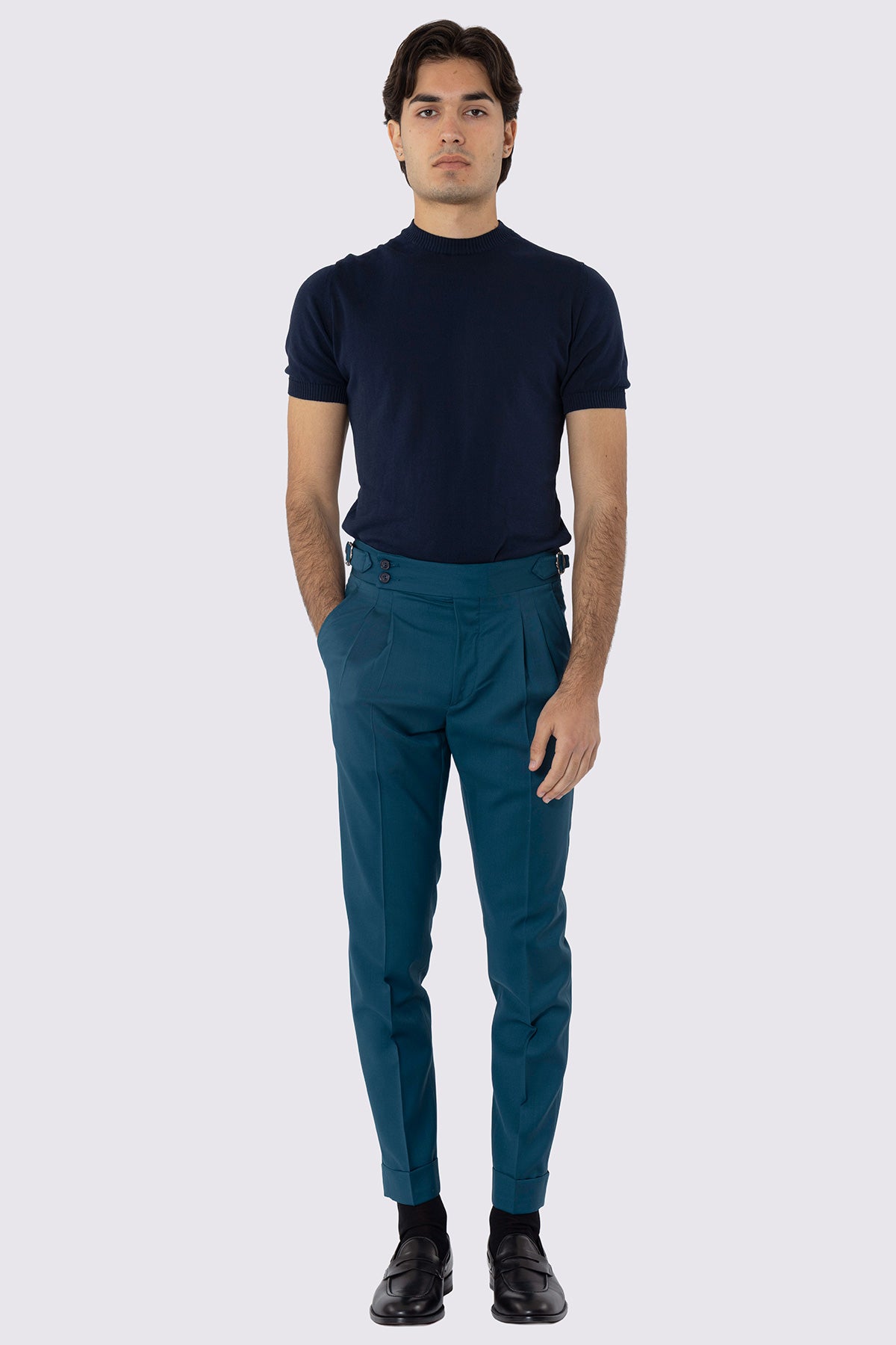 Pantalone uomo verde petrolio in fresco lana super 130's Bristol tessuti Napoli vita alta doppia pinces fibbie laterali e risvolto 5cm