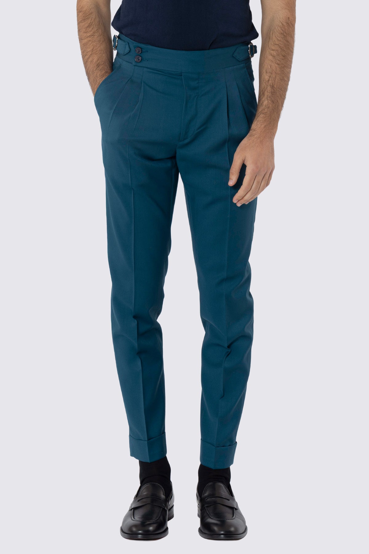 Pantalone uomo verde petrolio in fresco lana super 130's Bristol tessuti Napoli vita alta doppia pinces fibbie laterali e risvolto 5cm