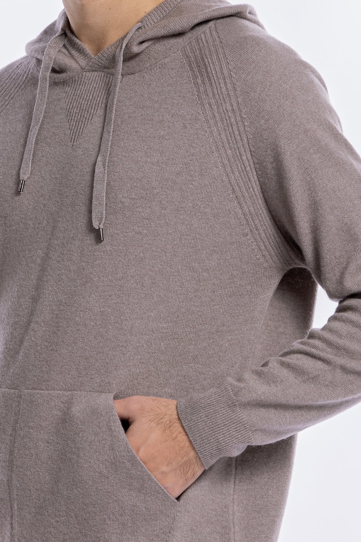 Felpa da uomo beige in lana e cashmere con cappuccio e tasche sul davanti