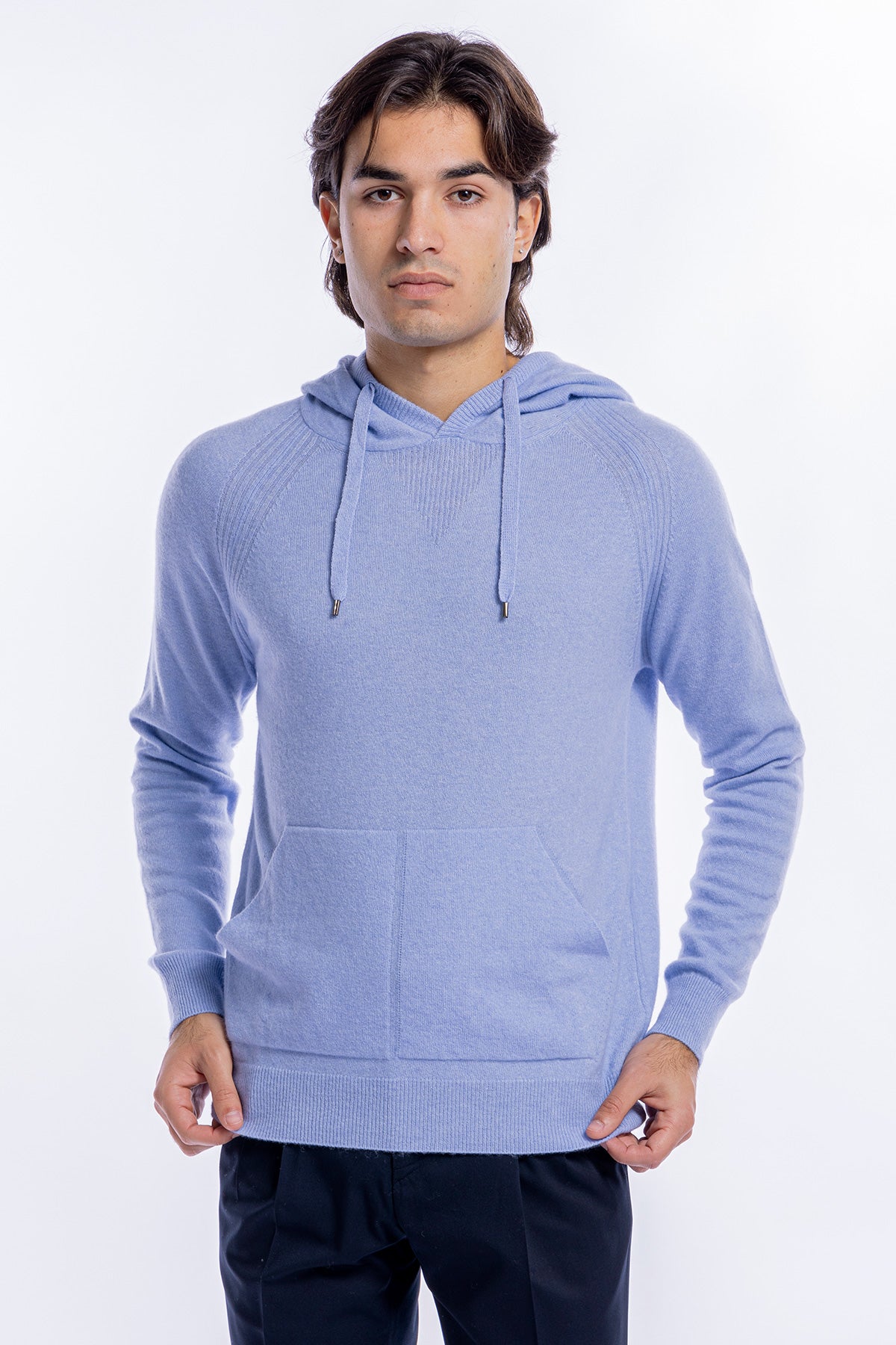 Felpa da uomo celeste in lana e cashmere con cappuccio e tasche sul davanti