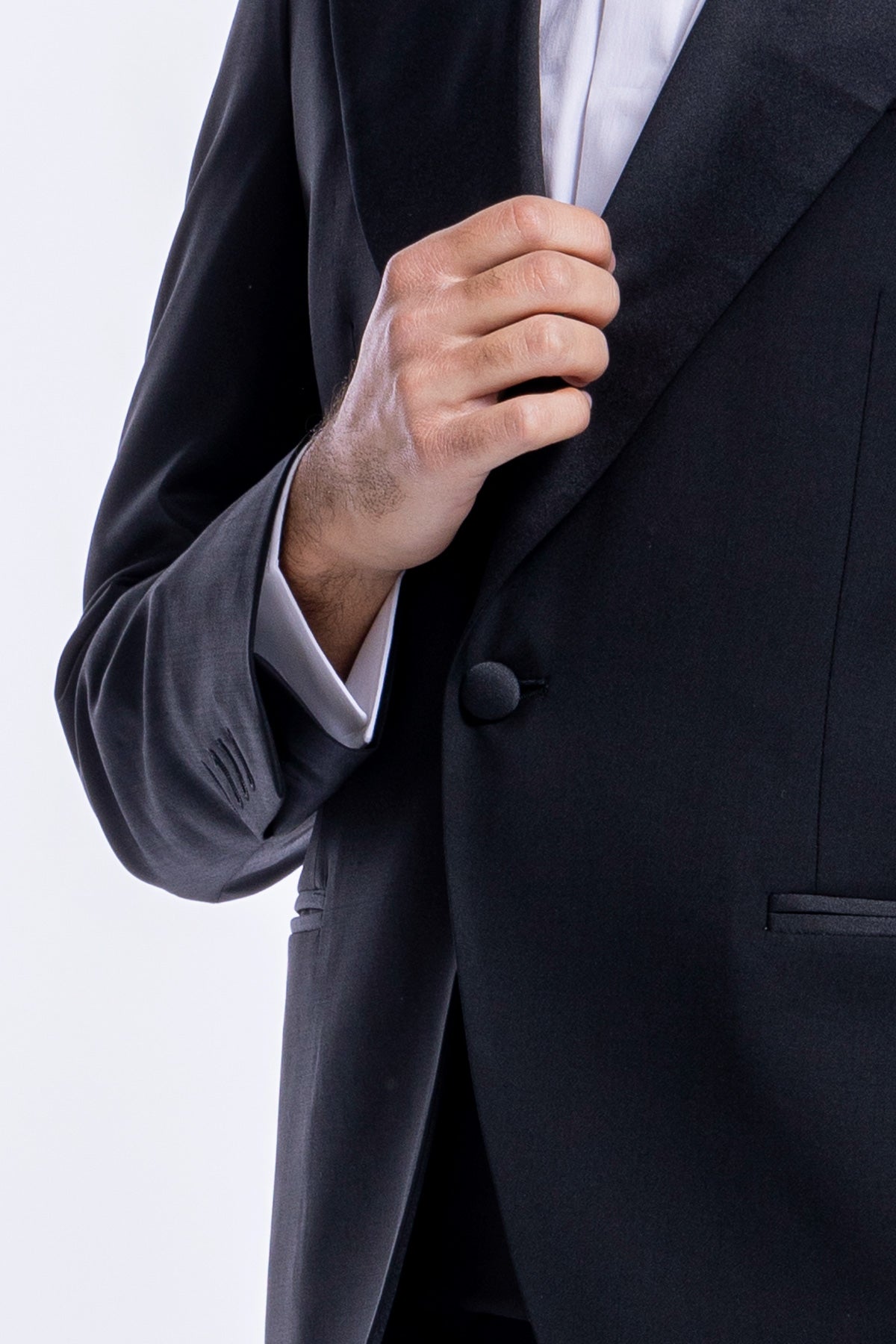 Abito smoking monopetto nera da uomo in fresco lana super 130's Vitale Barberis Canonico con rever a Lancia largo in raso